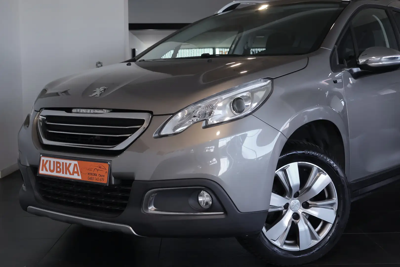 Peugeot 2008 1.2i PureTech Style Navi CruiseC Airco Garantie* Grijs - 2