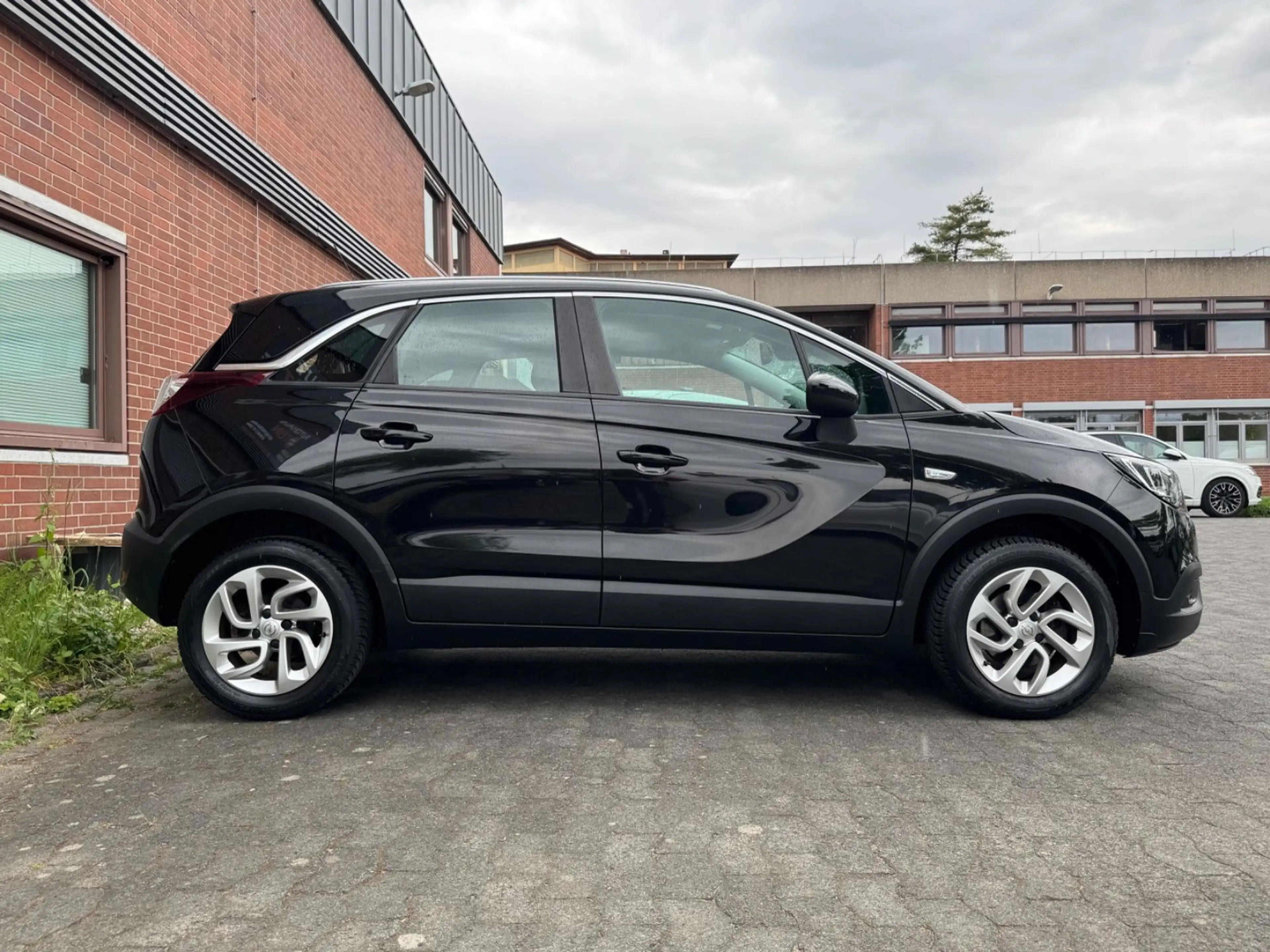 Opel Crossland X *AUTOM*LEDER*PDC*LED*AHK*CARPLAY* — photo 4