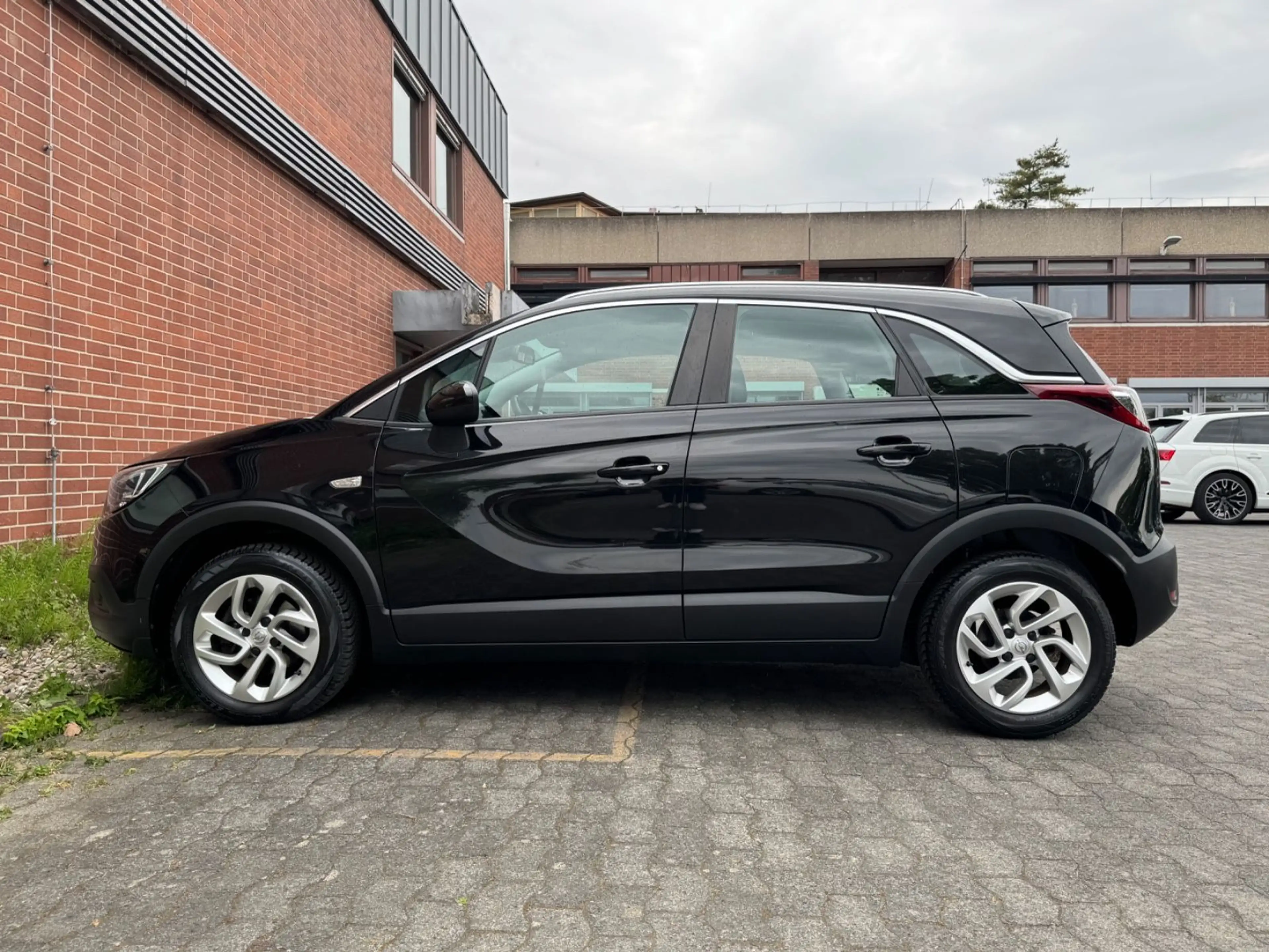 Opel Crossland X *AUTOM*LEDER*PDC*LED*AHK*CARPLAY* — photo 8