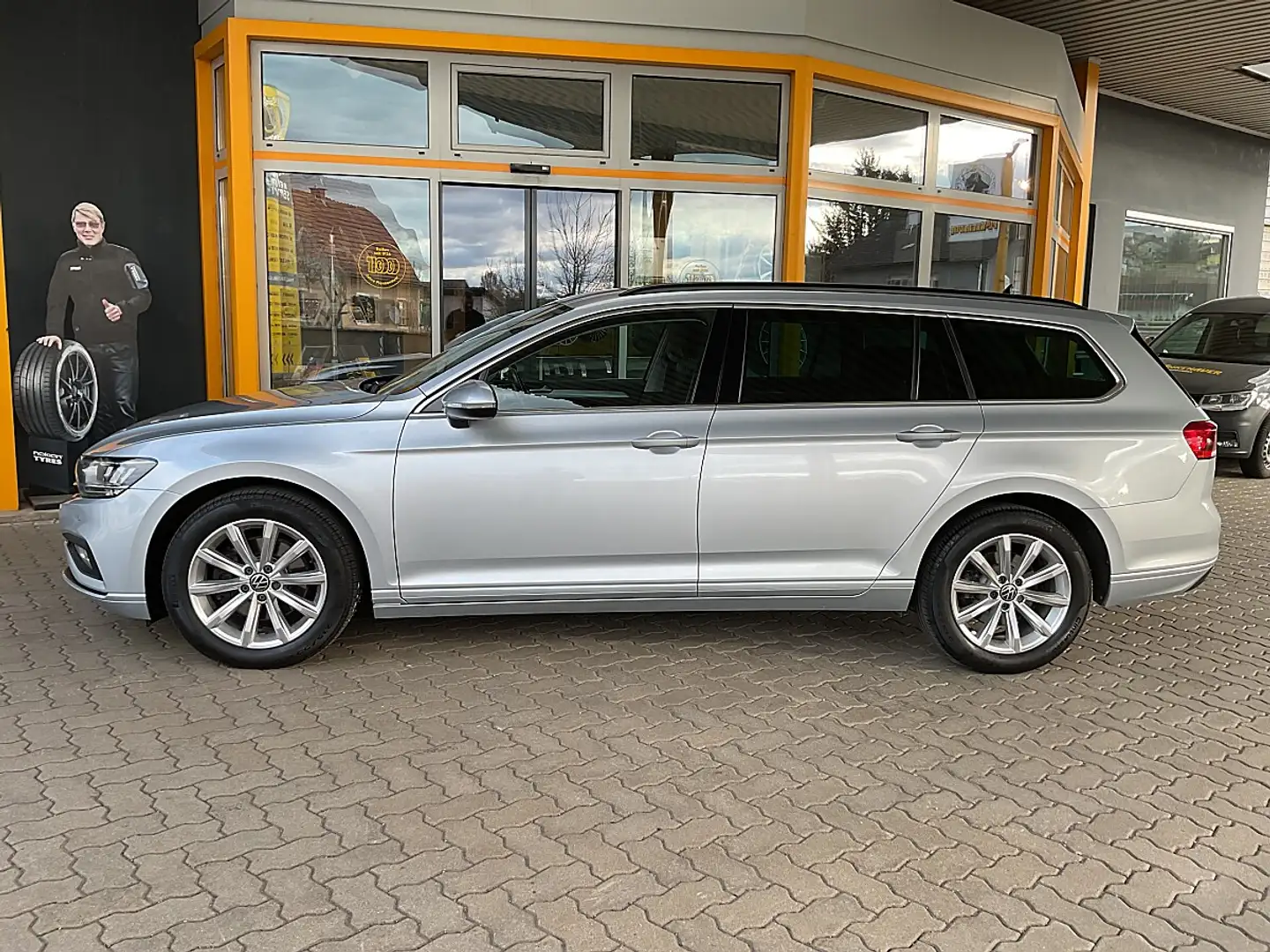 Volkswagen Passat Variant Business 2,0 TDI 4Motion DSG Silber - 2