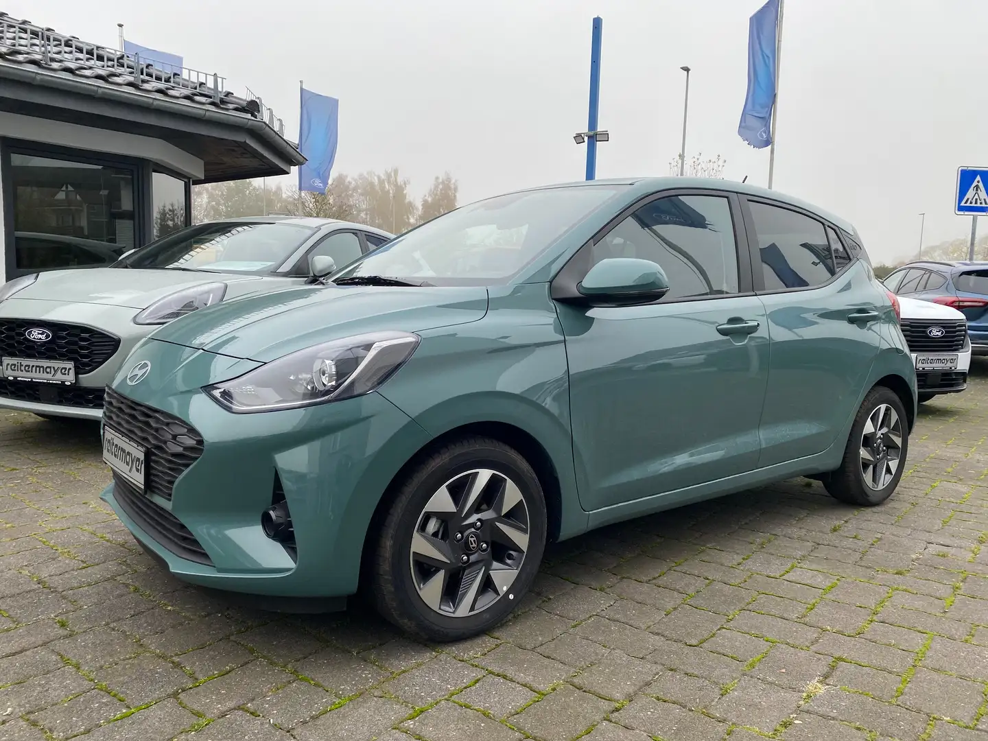 Hyundai i10 1.0 Navigation, Alu, Klima, 5 Jahre Garantie Grün - 2
