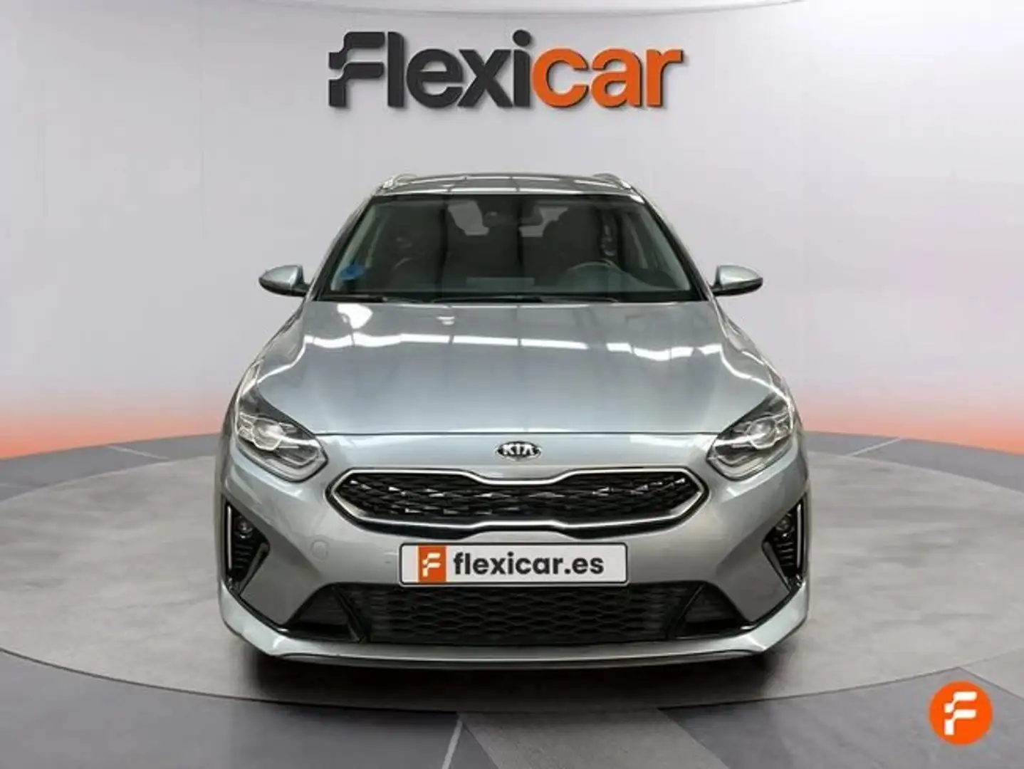 Kia Ceed / cee'd Tourer 1.6 PHEV eTech Aut. Grau - 2