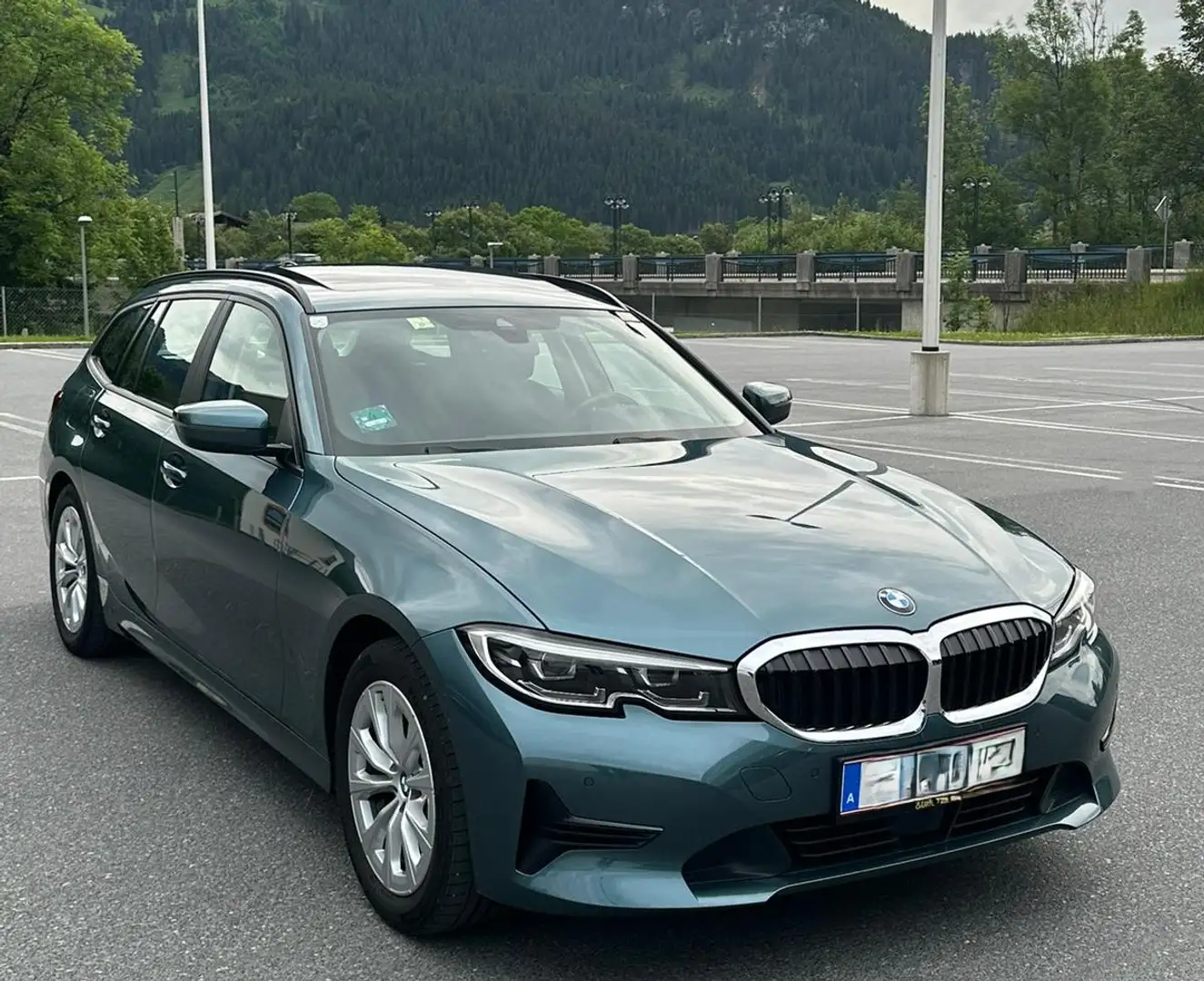 BMW 320 BMW 320i Touring • Pano • AHK elektrisch • ACC • Driving Assistant • LED • Komfortzugang - 1
