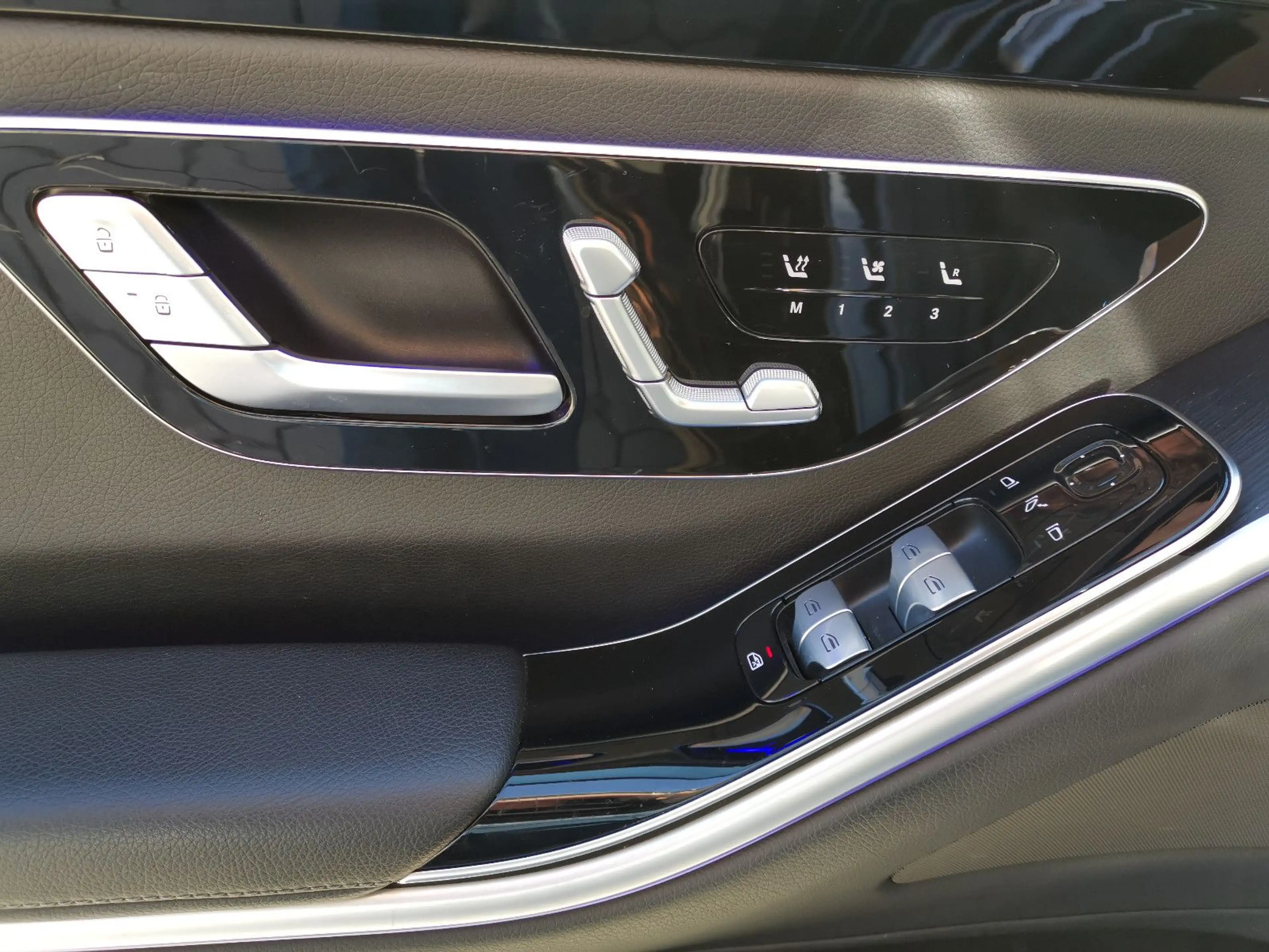 Mercedes-Benz S 500 4Matic AMG Line — photo 13
