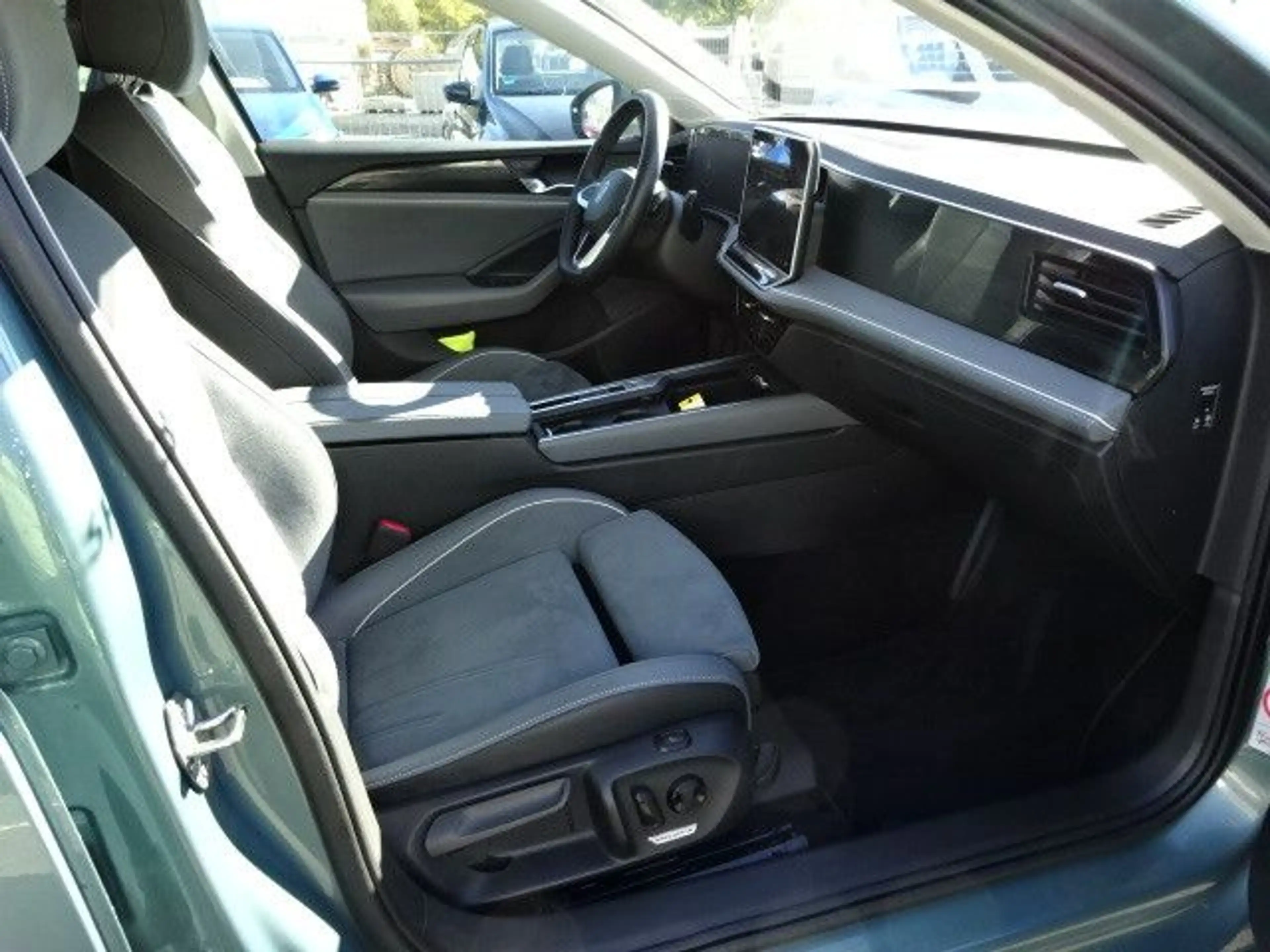 Volkswagen Passat Variant 1.5 eTSI Business*Navi*AHK*LED*SH — photo 13