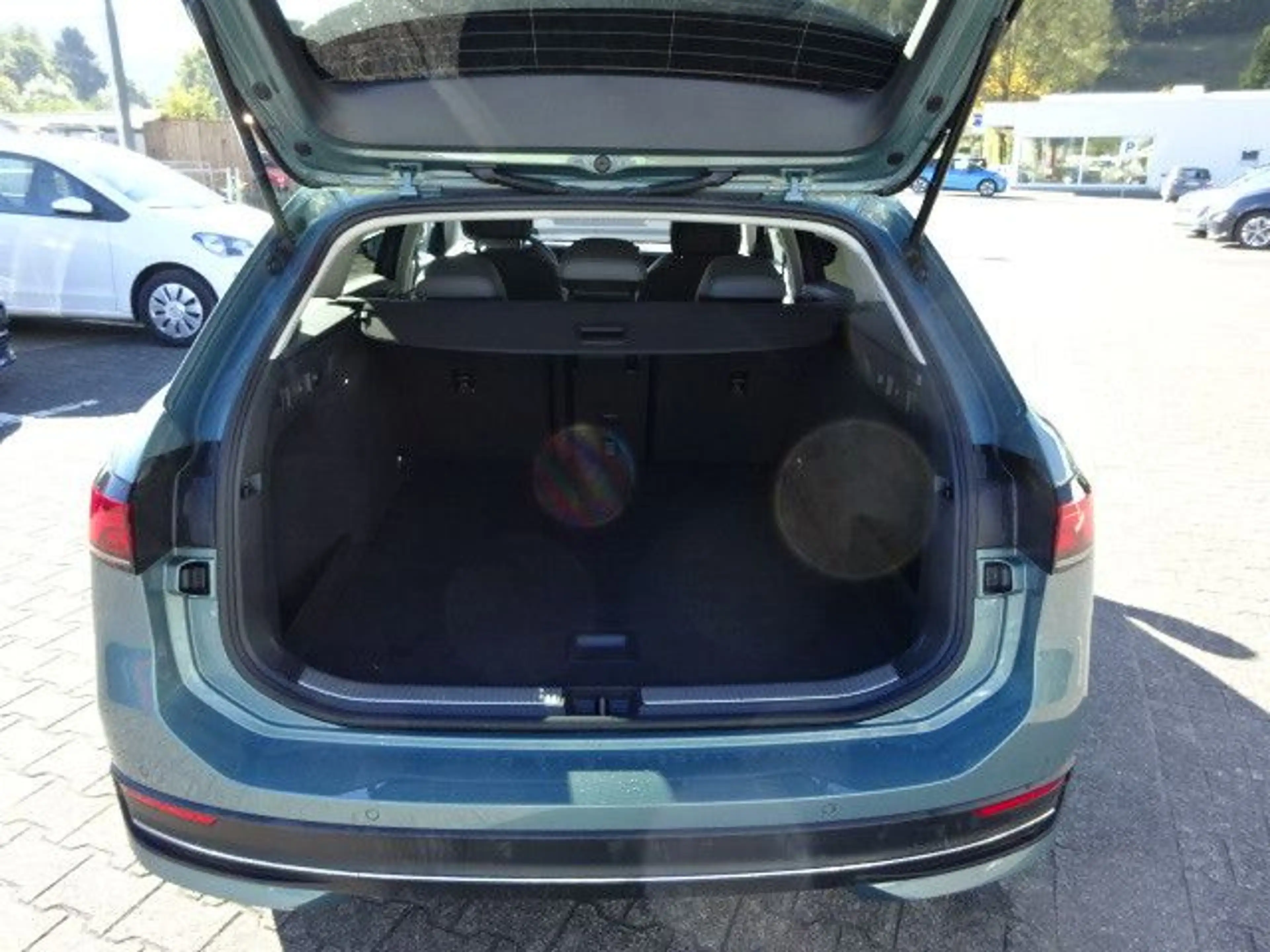 Volkswagen Passat Variant 1.5 eTSI Business*Navi*AHK*LED*SH — photo 9