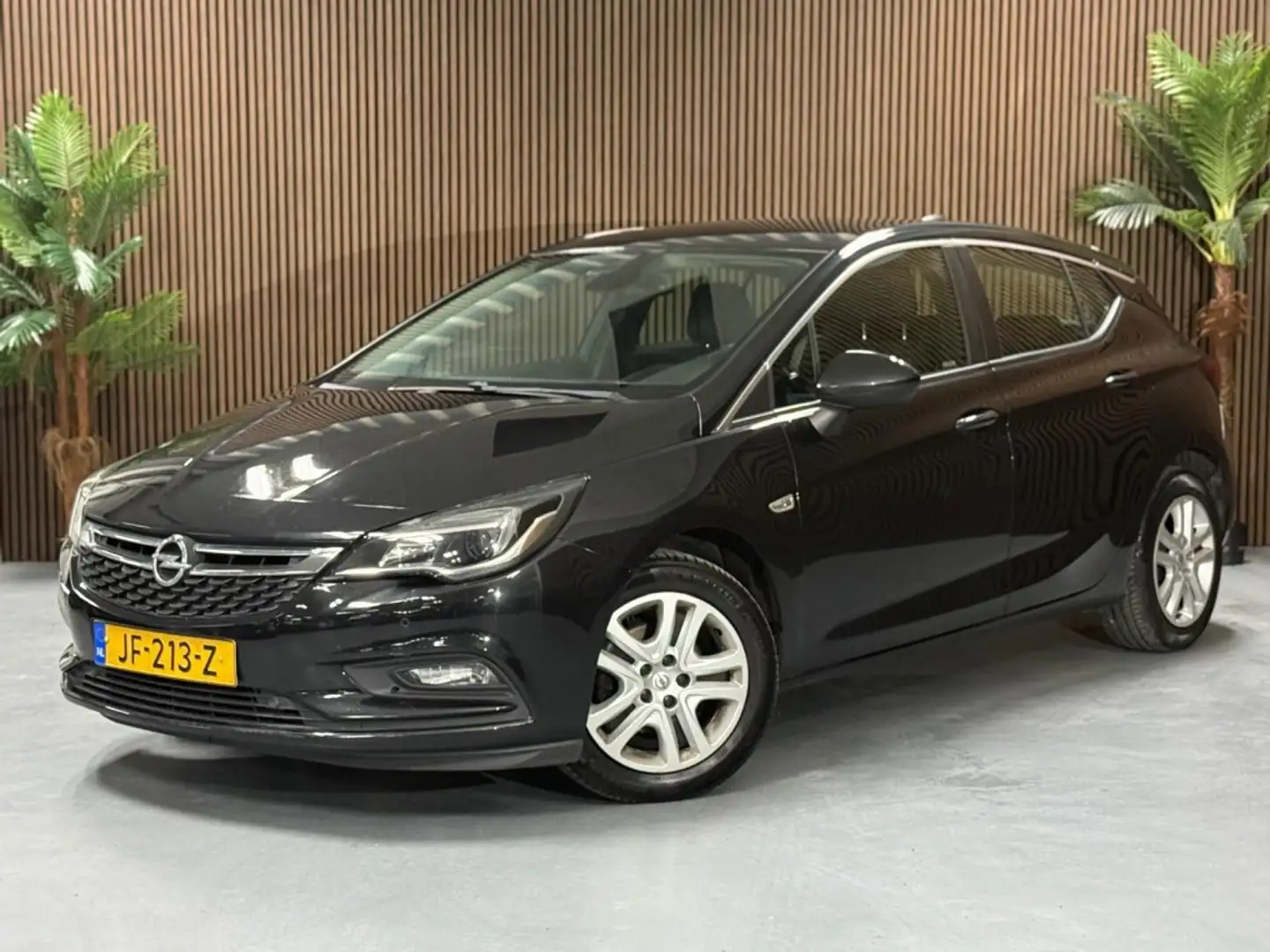 Opel Astra 1.0 Edition Schwarz - 1