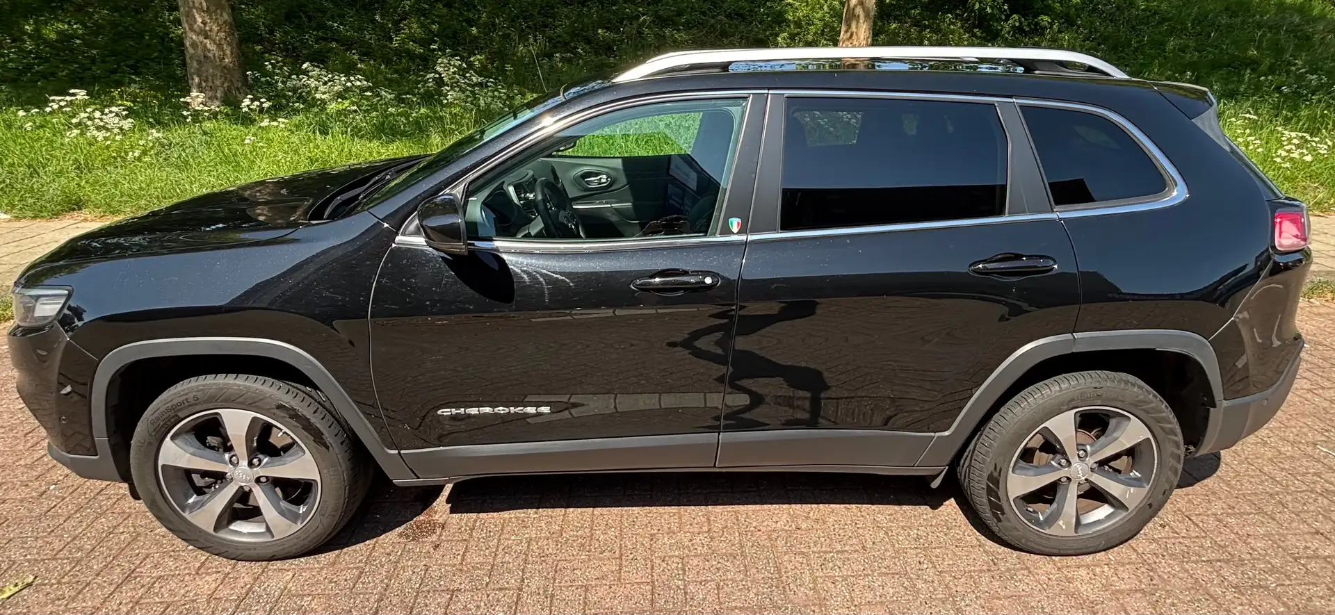 Jeep Cherokee Cherokee 2.2 MJ II Automatik Limited Чёрный - 2