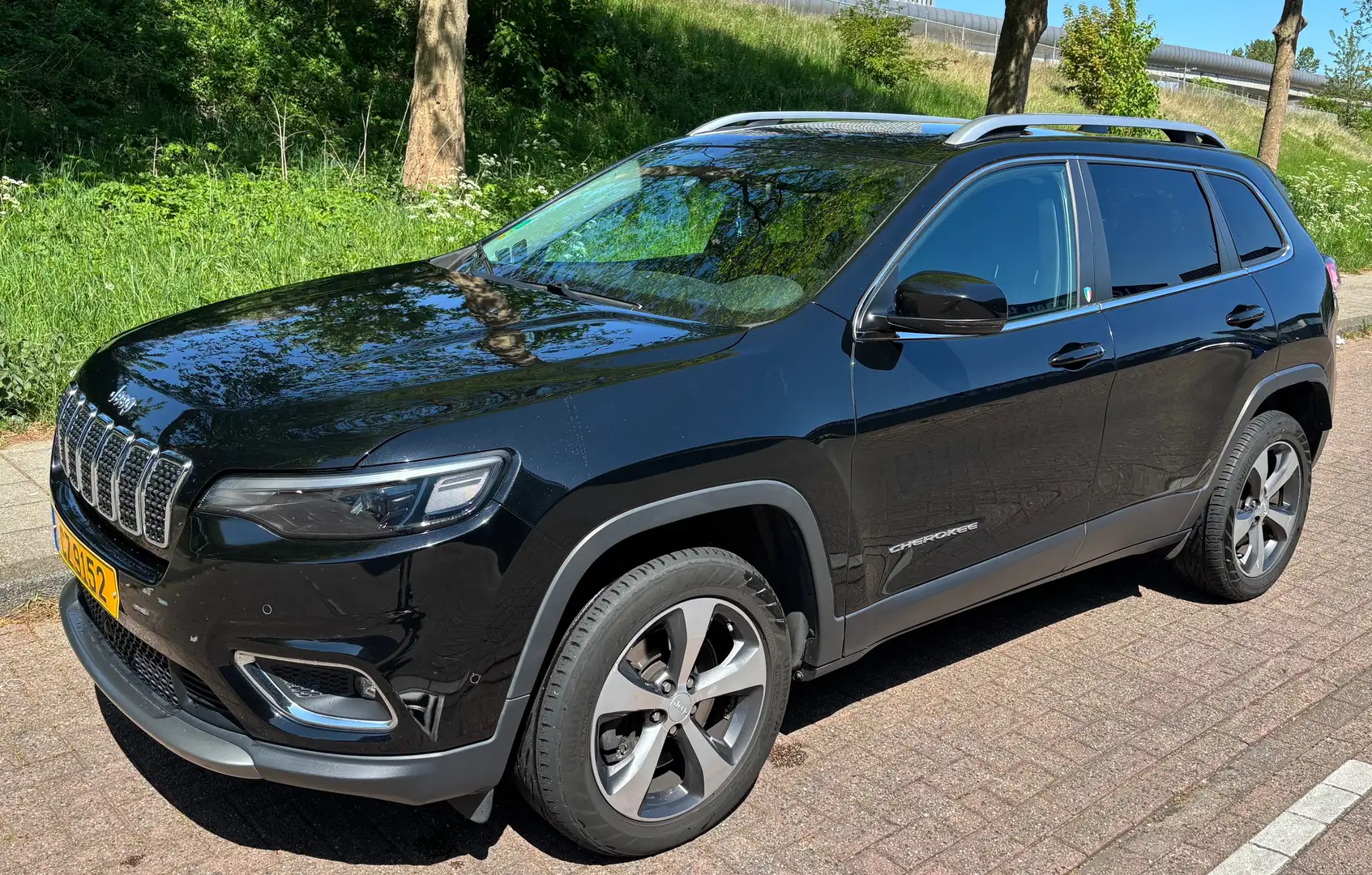 Jeep Cherokee Cherokee 2.2 MJ II Automatik Limited Noir - 1