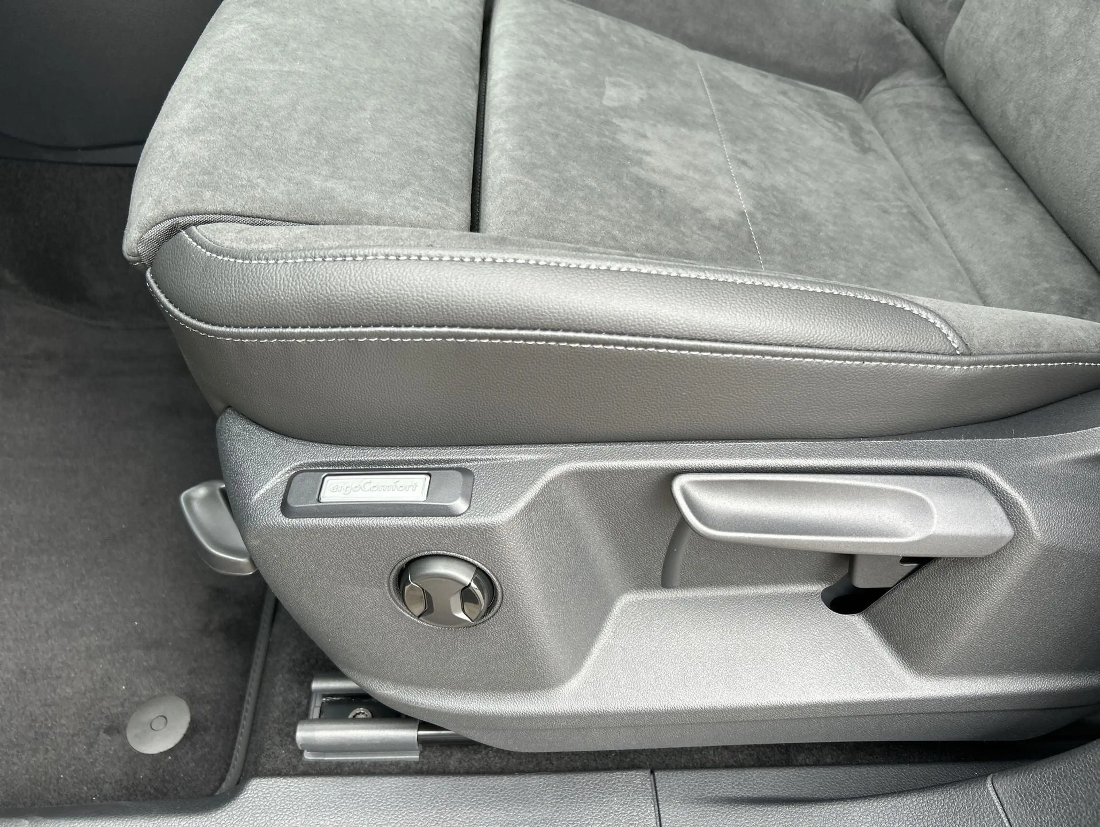Volkswagen Caddy NFZ Life 7-Sitzer Motor: 2.0 l TDI EU6 SCR 4MOTIO — photo 11