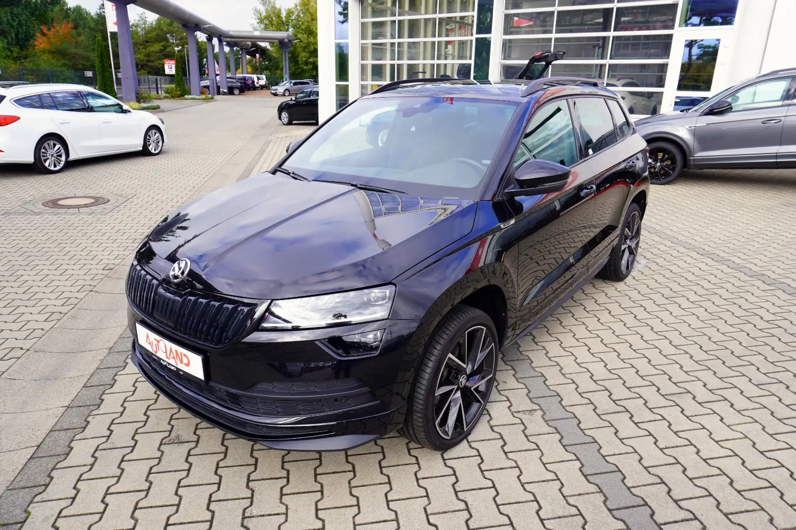 Skoda Karoq 1.5 TSI DSG Sportline LED ACC Standheizung Negro - 2