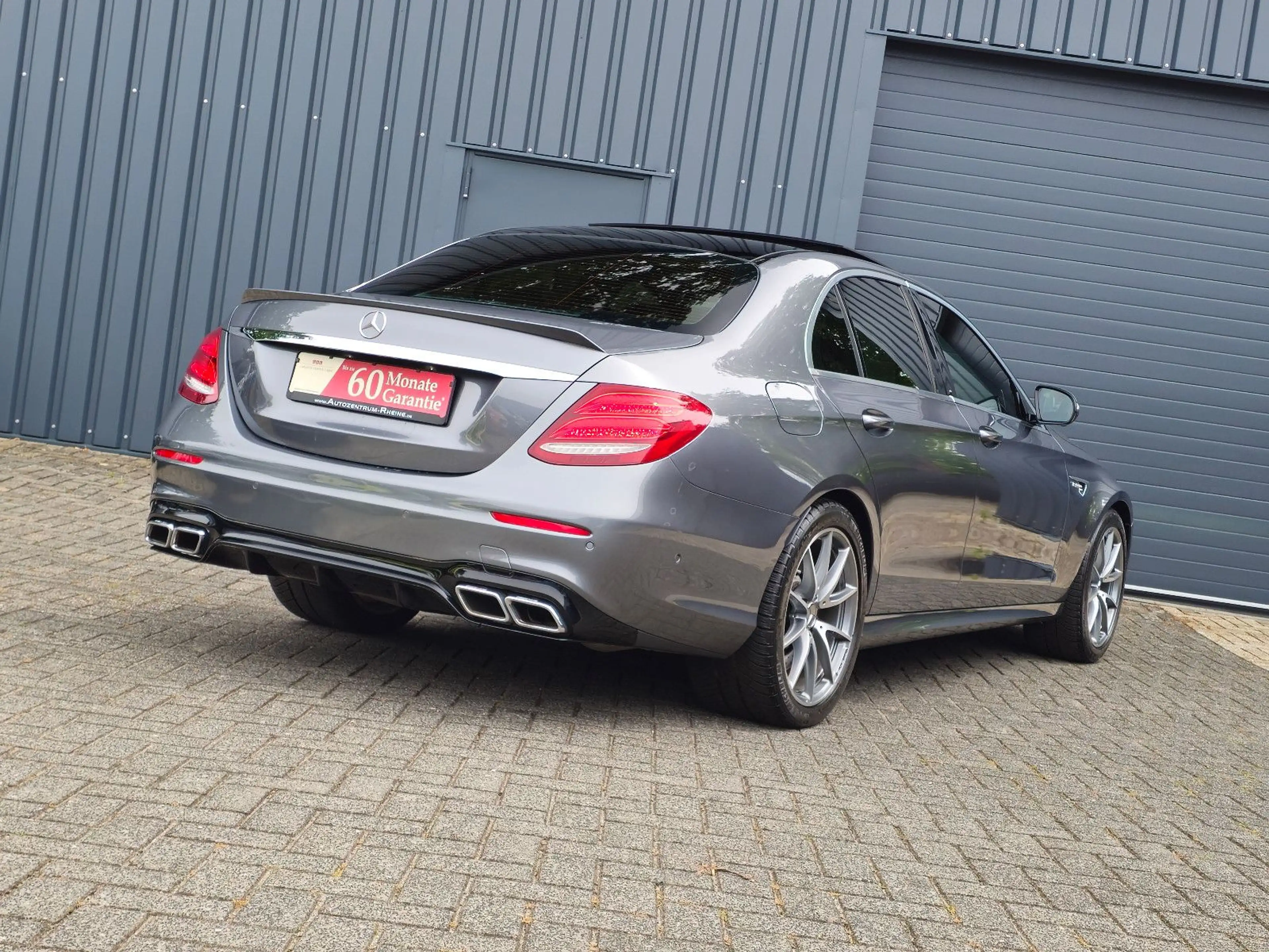 Mercedes-Benz E 63 AMG 4M+ PANO MULTIBEAM SportAGA TOPZustand — photo 7