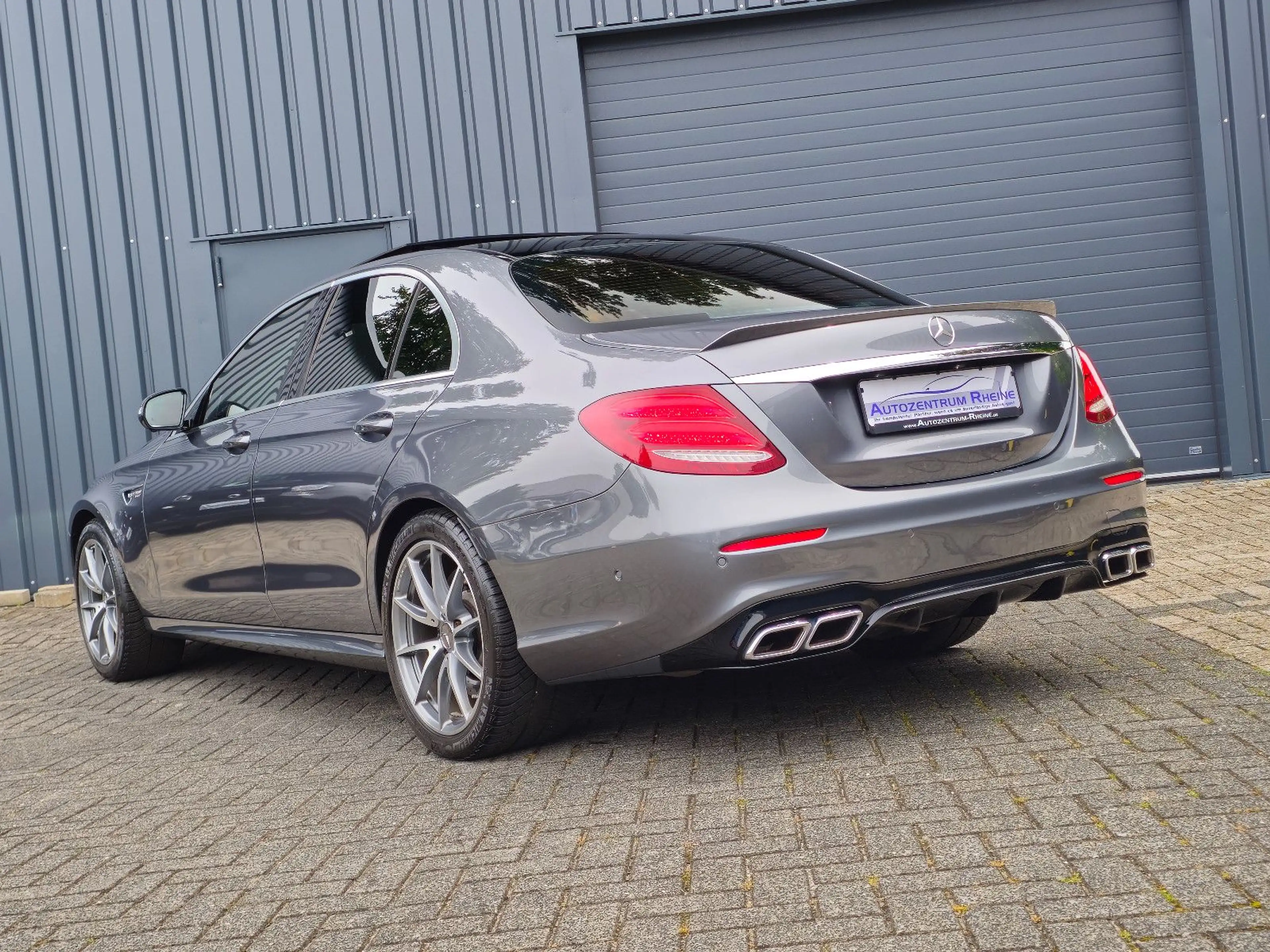 Mercedes-Benz E 63 AMG 4M+ PANO MULTIBEAM SportAGA TOPZustand — photo 5