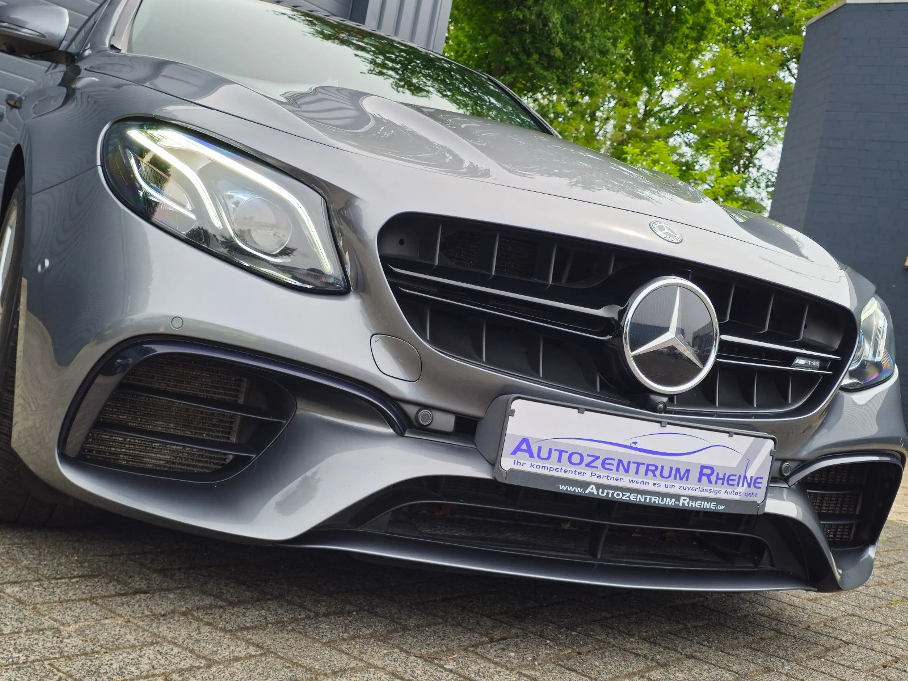Mercedes-Benz E 63 AMG 4M+ PANO MULTIBEAM SportAGA TOPZustand — photo 14
