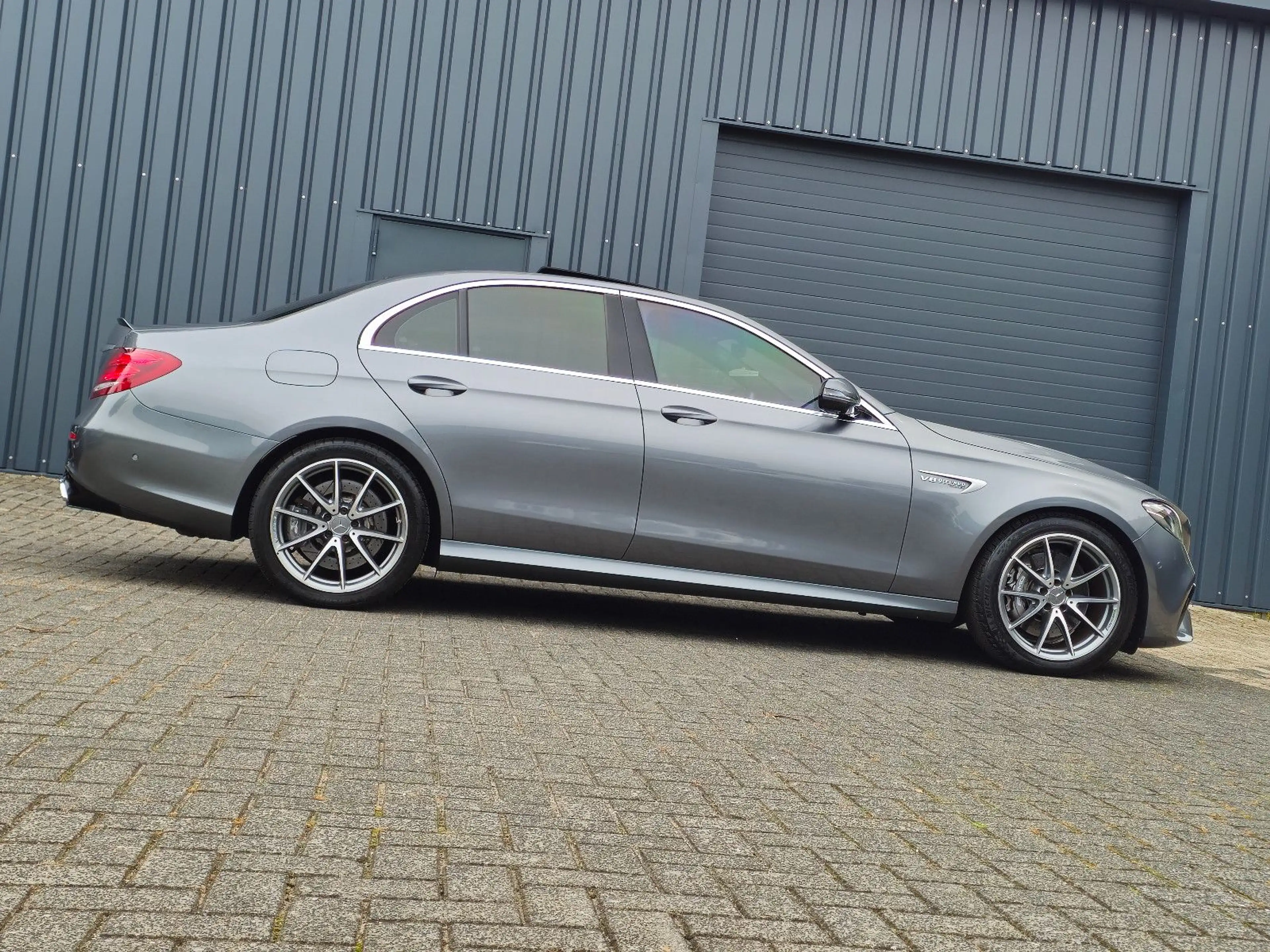 Mercedes-Benz E 63 AMG 4M+ PANO MULTIBEAM SportAGA TOPZustand — photo 8