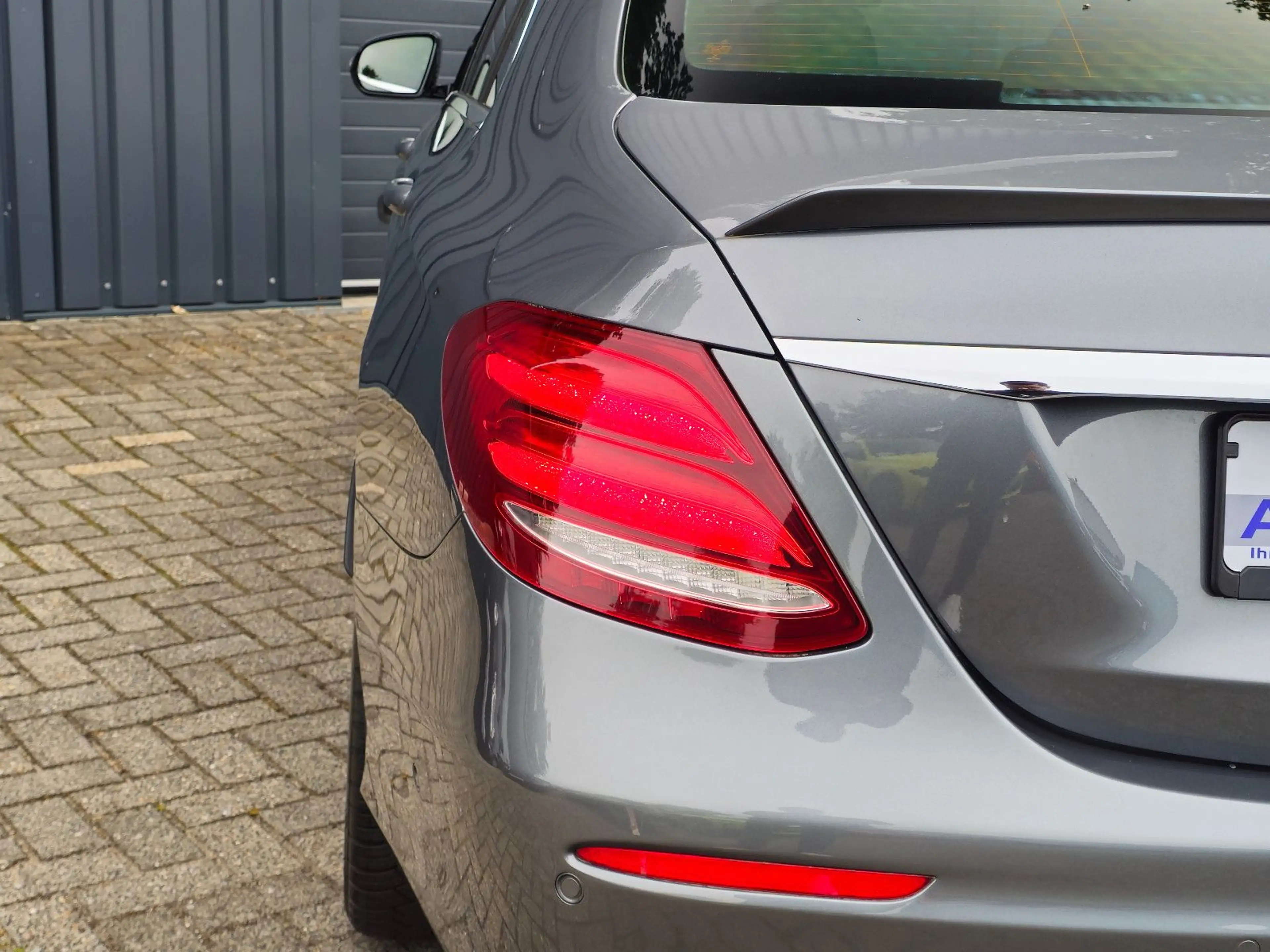 Mercedes-Benz E 63 AMG 4M+ PANO MULTIBEAM SportAGA TOPZustand — photo 9