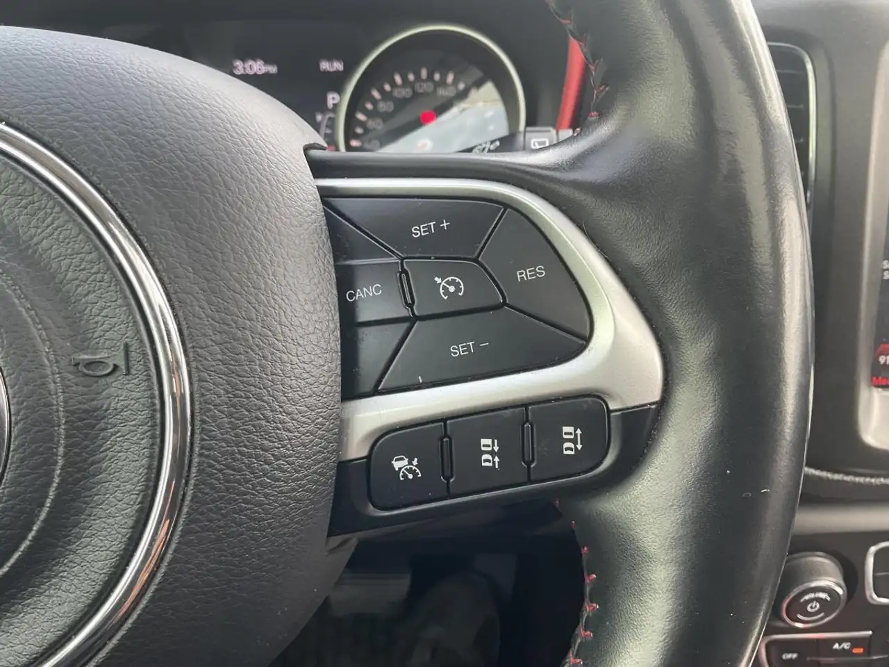 Jeep Compass photo Jeep Compass
