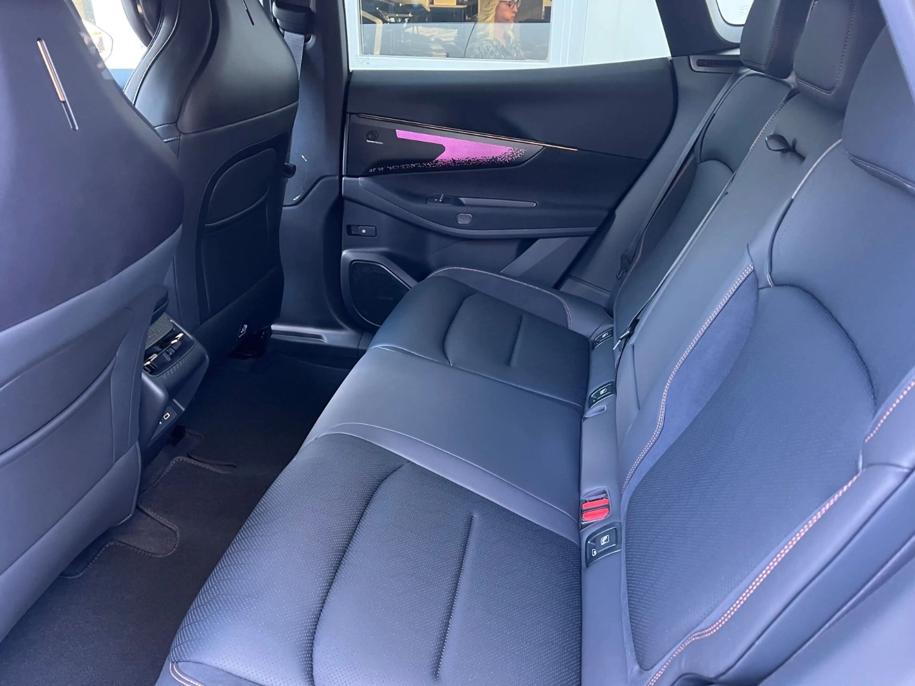 Lynk & Co 08 1.5 T PHEV MORE GARANTIE SOFORT — photo 13