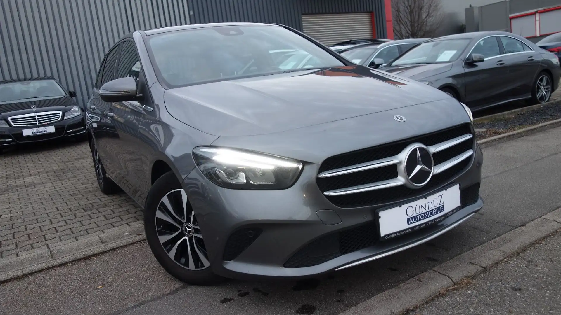 Mercedes-Benz B 200 d 8G-DCT Style *Pano*LED*Leder*PTS* Gris - 1