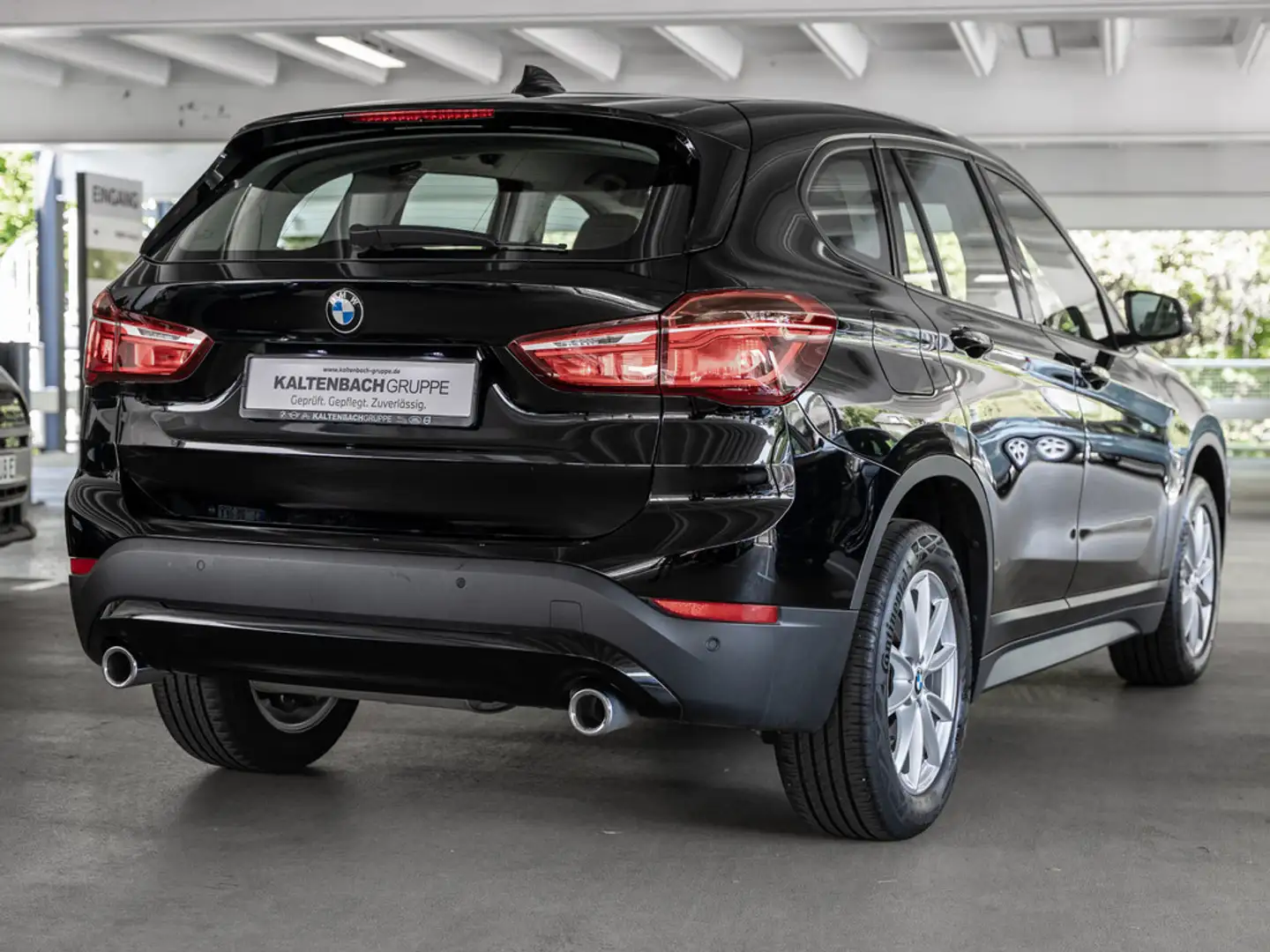 BMW X1 sDrive 20d Advantage FACEL. NAVI PDC KLIMA Schwarz - 2