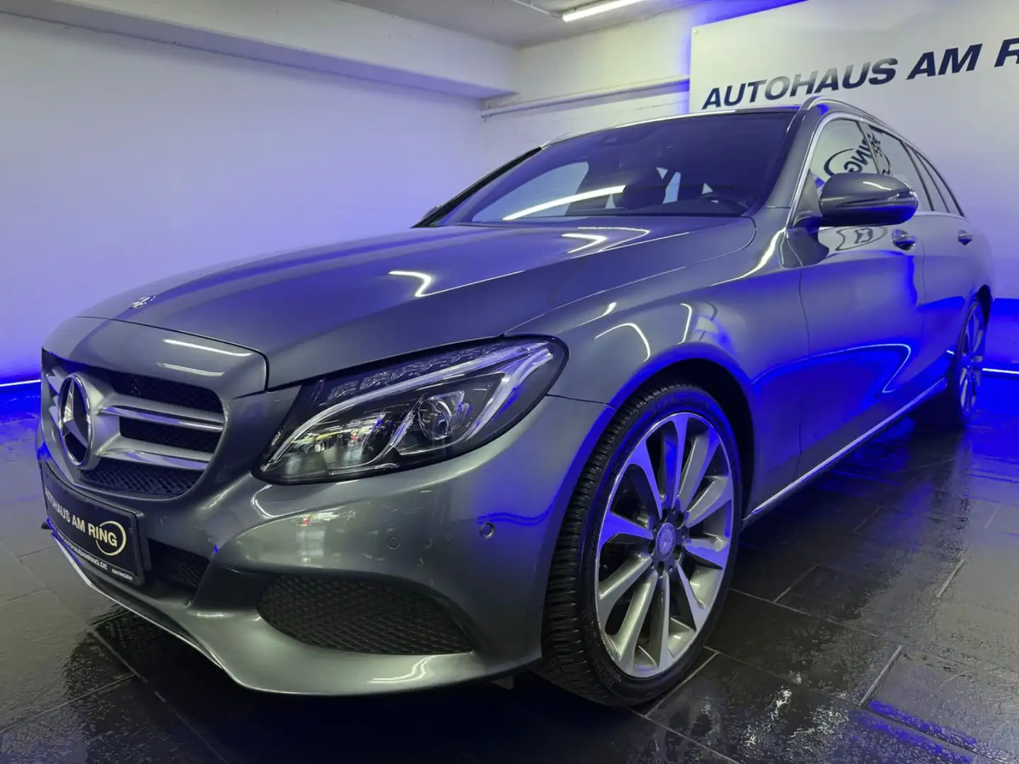 Mercedes-Benz C 220 T-Mod. Avantgarde Designo LED BURMEST PANO Grau - 2