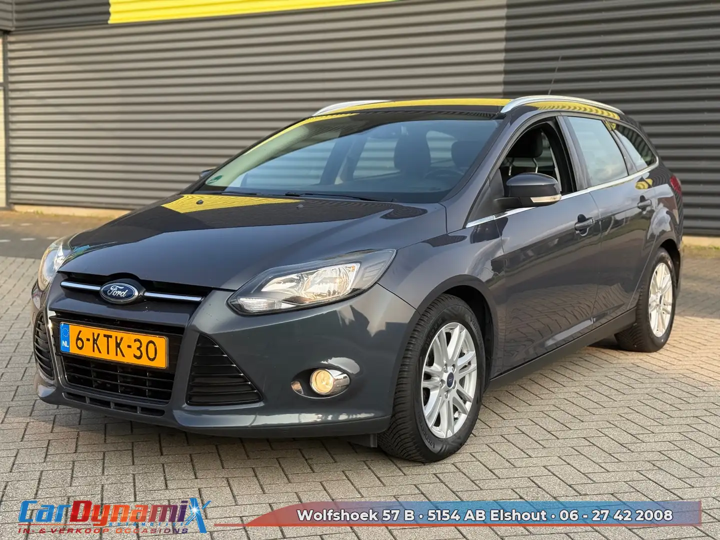 Ford Focus Wagon 1.0 EcoBoost Titanium // Airco // LMV // Nav Grau - 2
