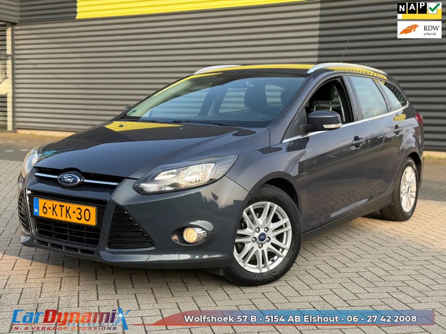 Ford Focus Wagon 1.0 EcoBoost Titanium // Airco // LMV // Nav Grau - 1