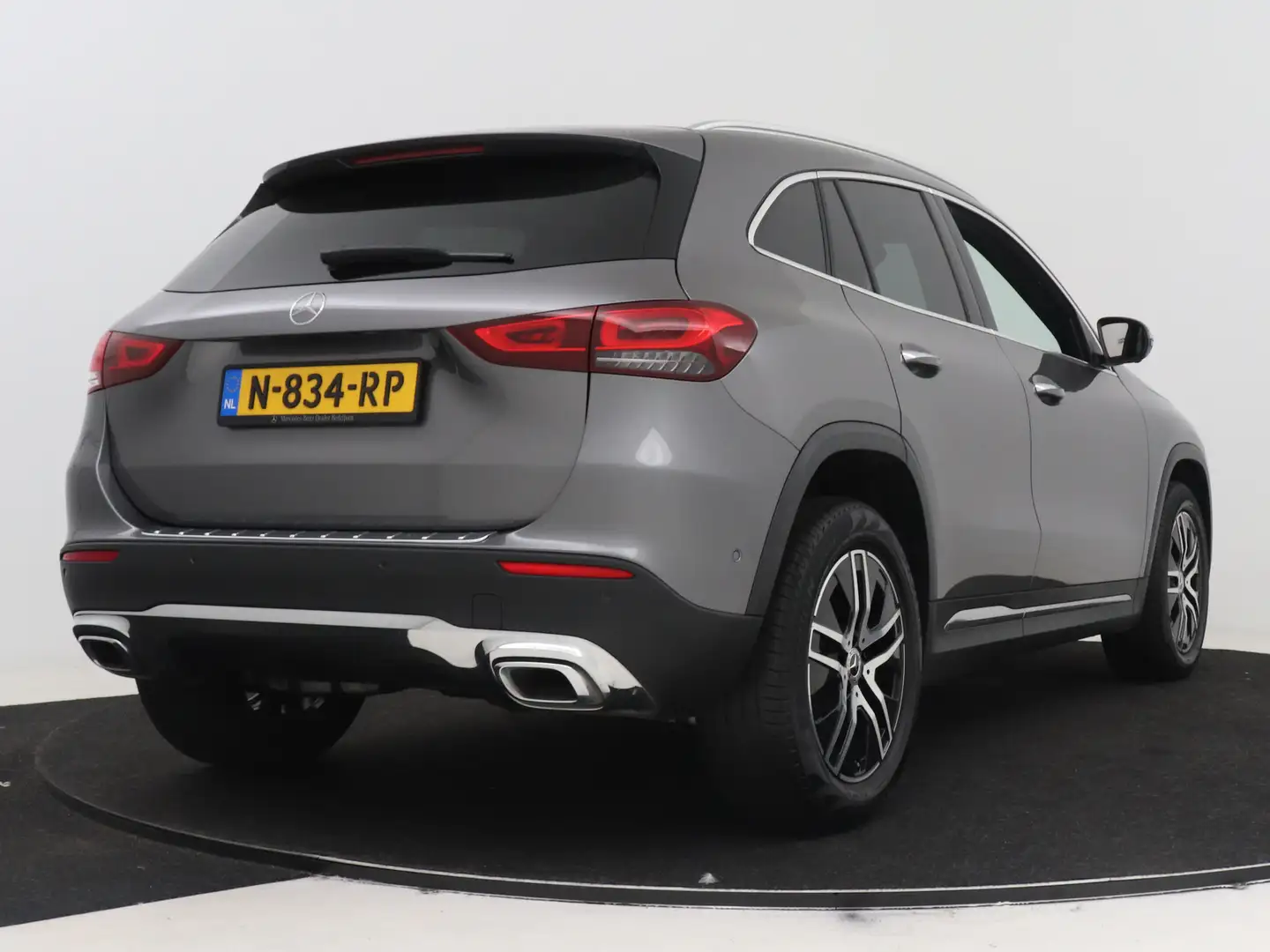 Mercedes-Benz GLA 250 4MATIC Progressive | Panoramadak | Head-up Display Grijs - 2
