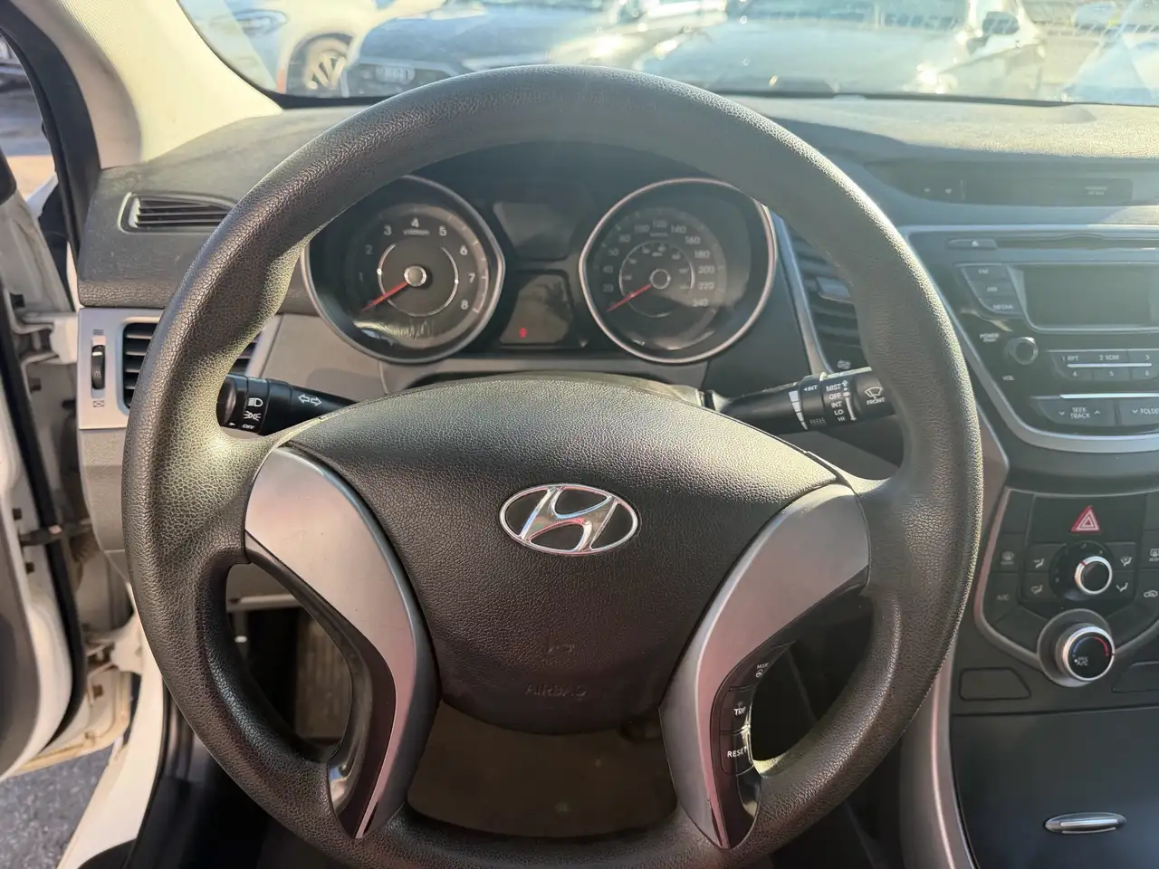 Hyundai ELANTRA снимка Hyundai ELANTRA