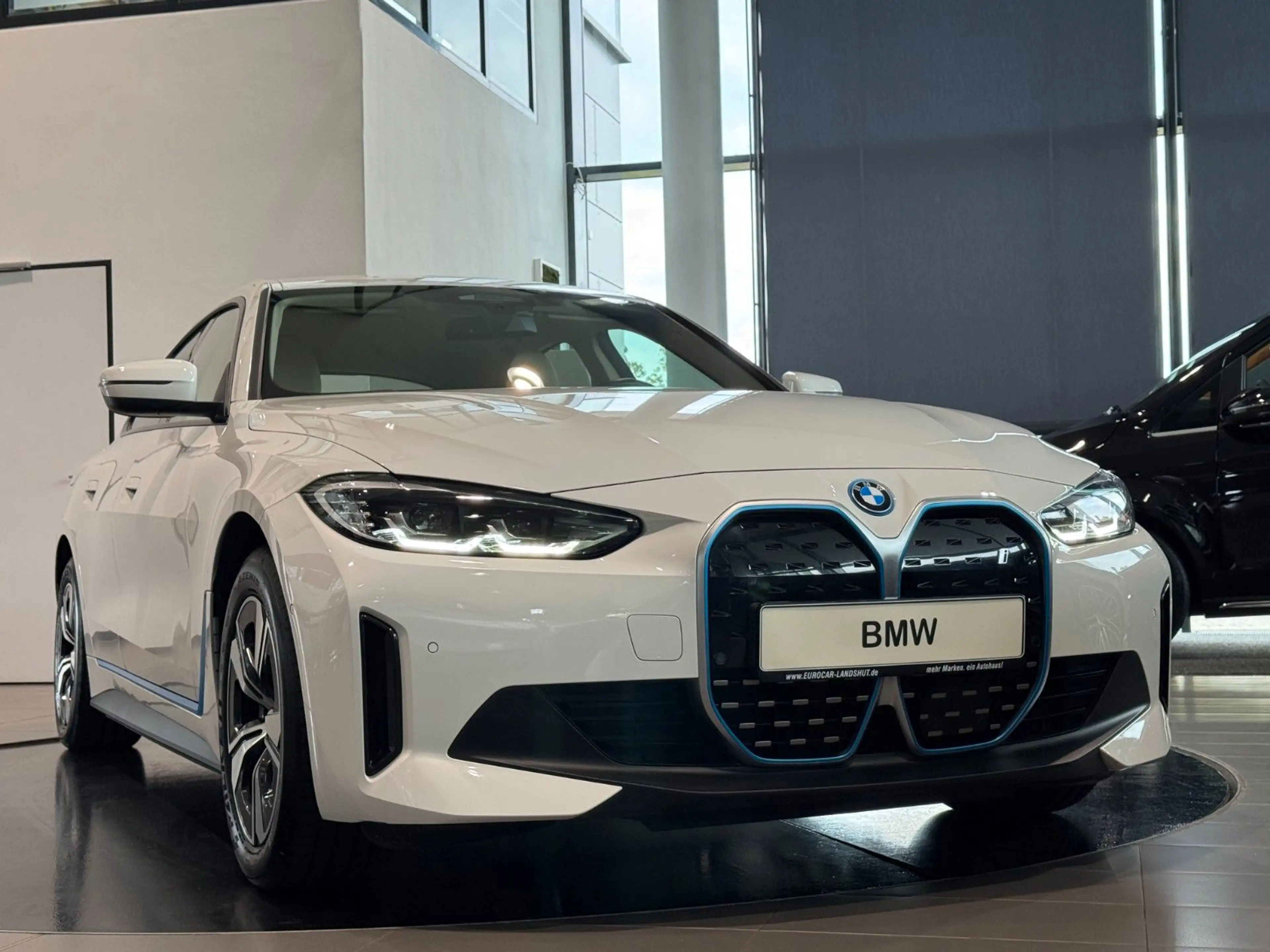 BMW i4 40 eDrive CockpitProf. DrivingA Prof. HUD ACC — photo 3