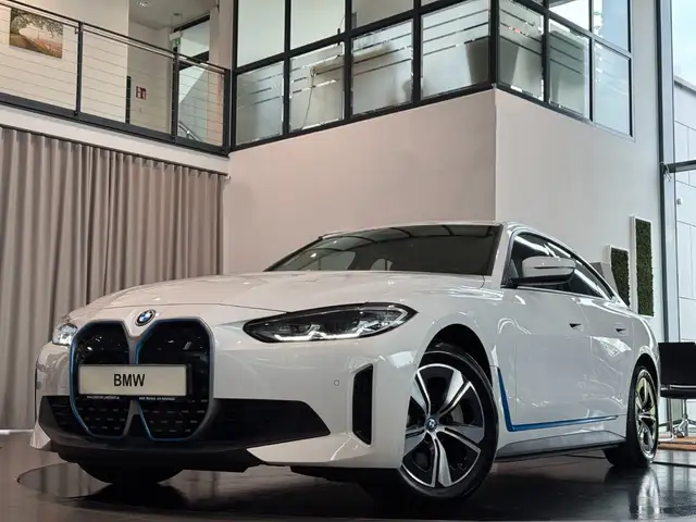 BMW i4 40 eDrive CockpitProf. DrivingA Prof. HUD ACC
