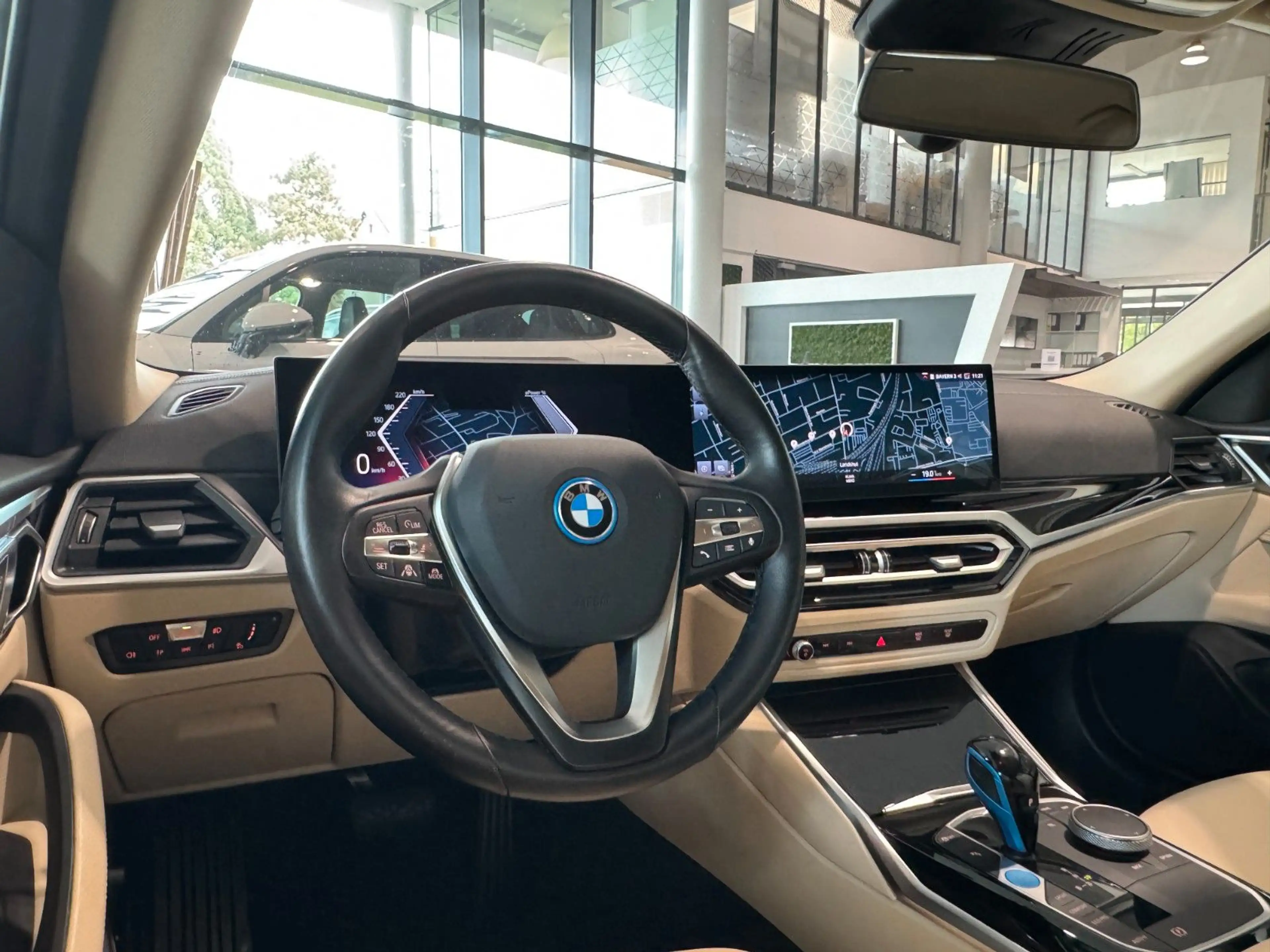 BMW i4 40 eDrive CockpitProf. DrivingA Prof. HUD ACC — photo 4