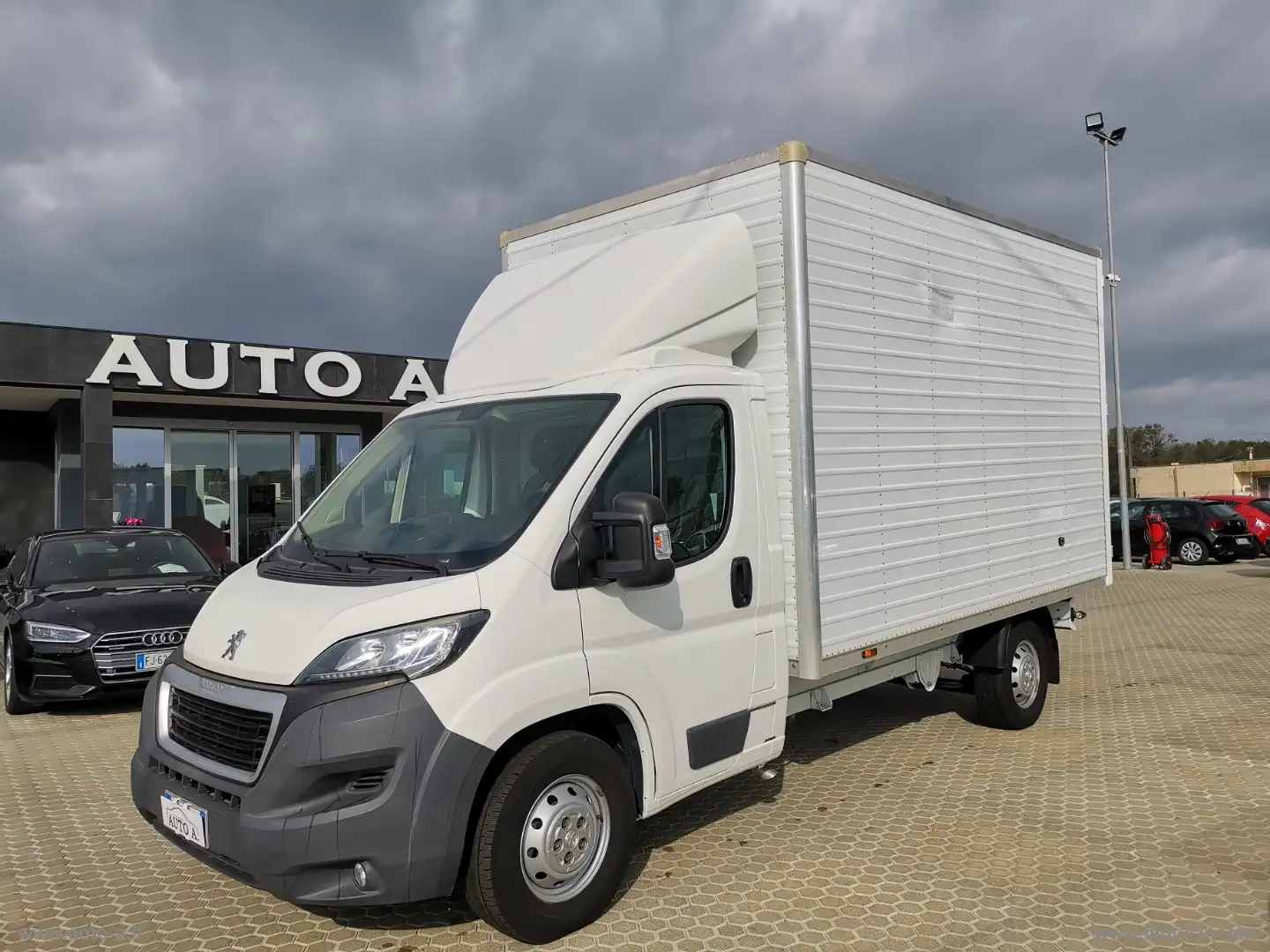 Peugeot Boxer BOXER 2.0 BLUEHDI FURGONATURA IN LEGA CON SOLI 57. Bianco - 1