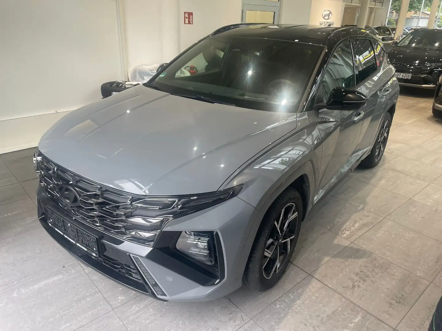 Hyundai TUCSON 1.6 T-GDI N Line Matrix 360 4xSHZ ACC AUT Zwart - 2