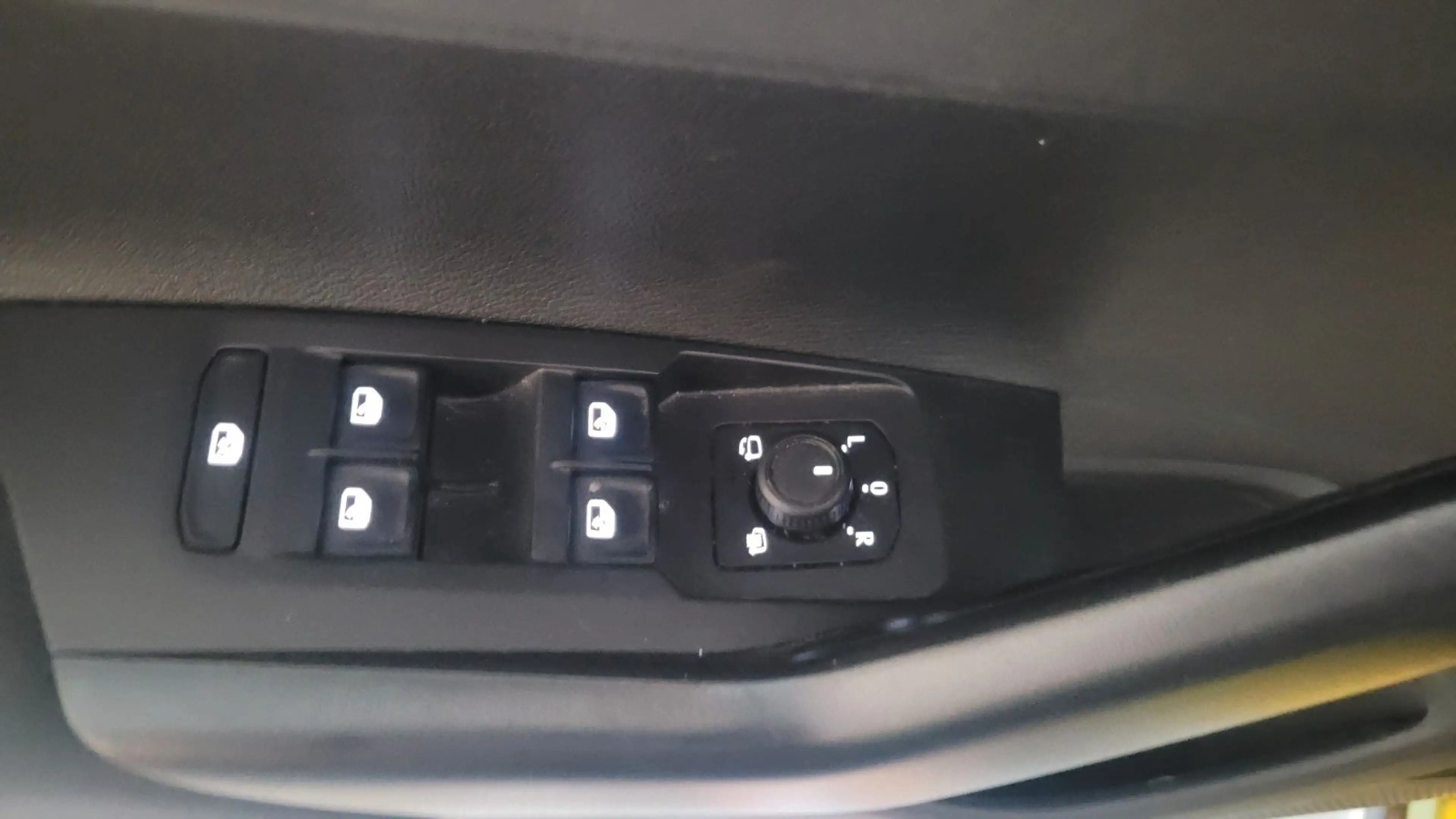 Volkswagen Taigo 1.0 TSI OPF Sitzheizung Navi LED Alu Klima — photo 11