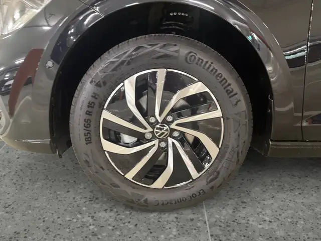 Volkswagen Polo view 8