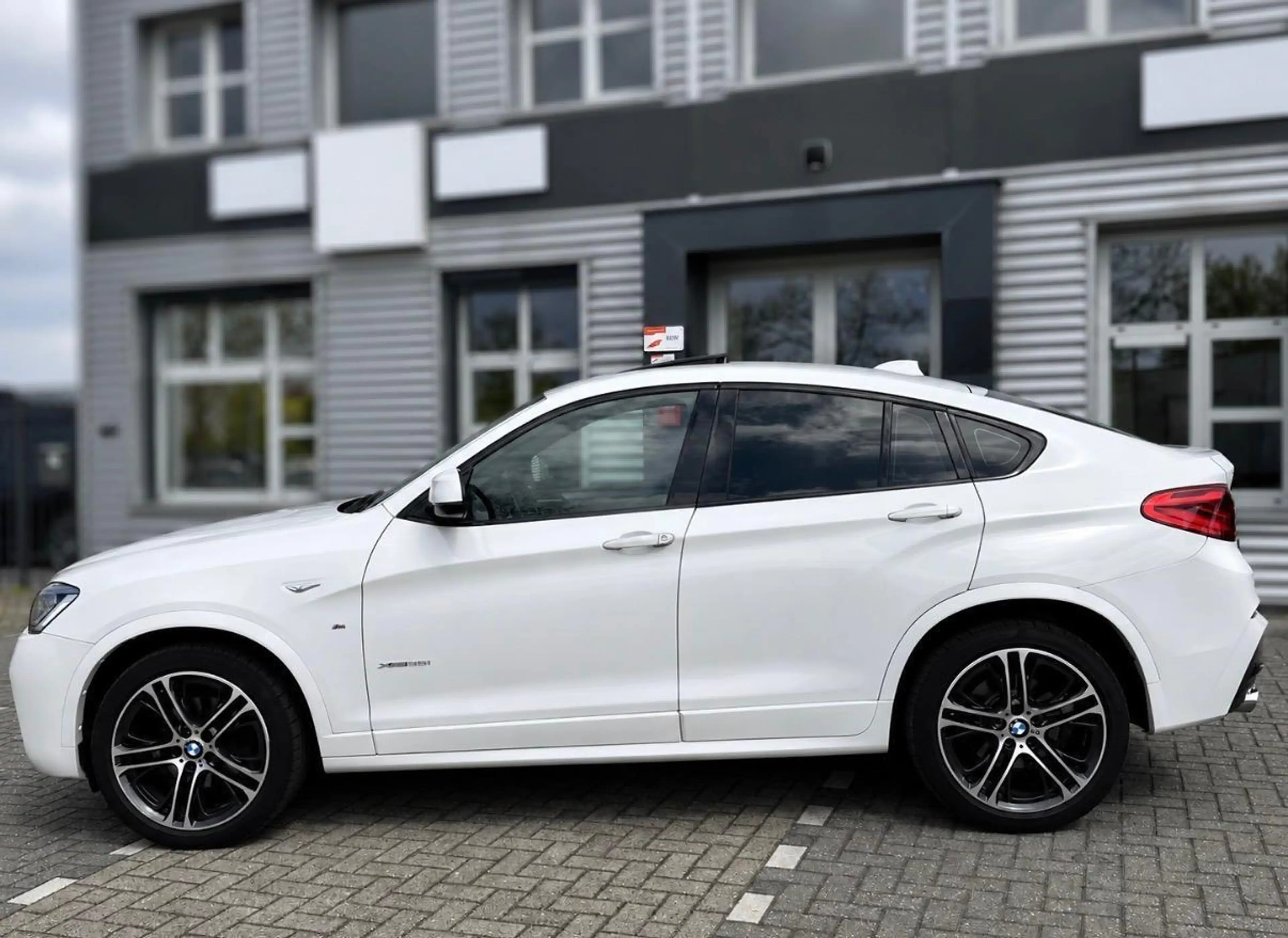 BMW X4 xDrive35i High Executive — photo 5