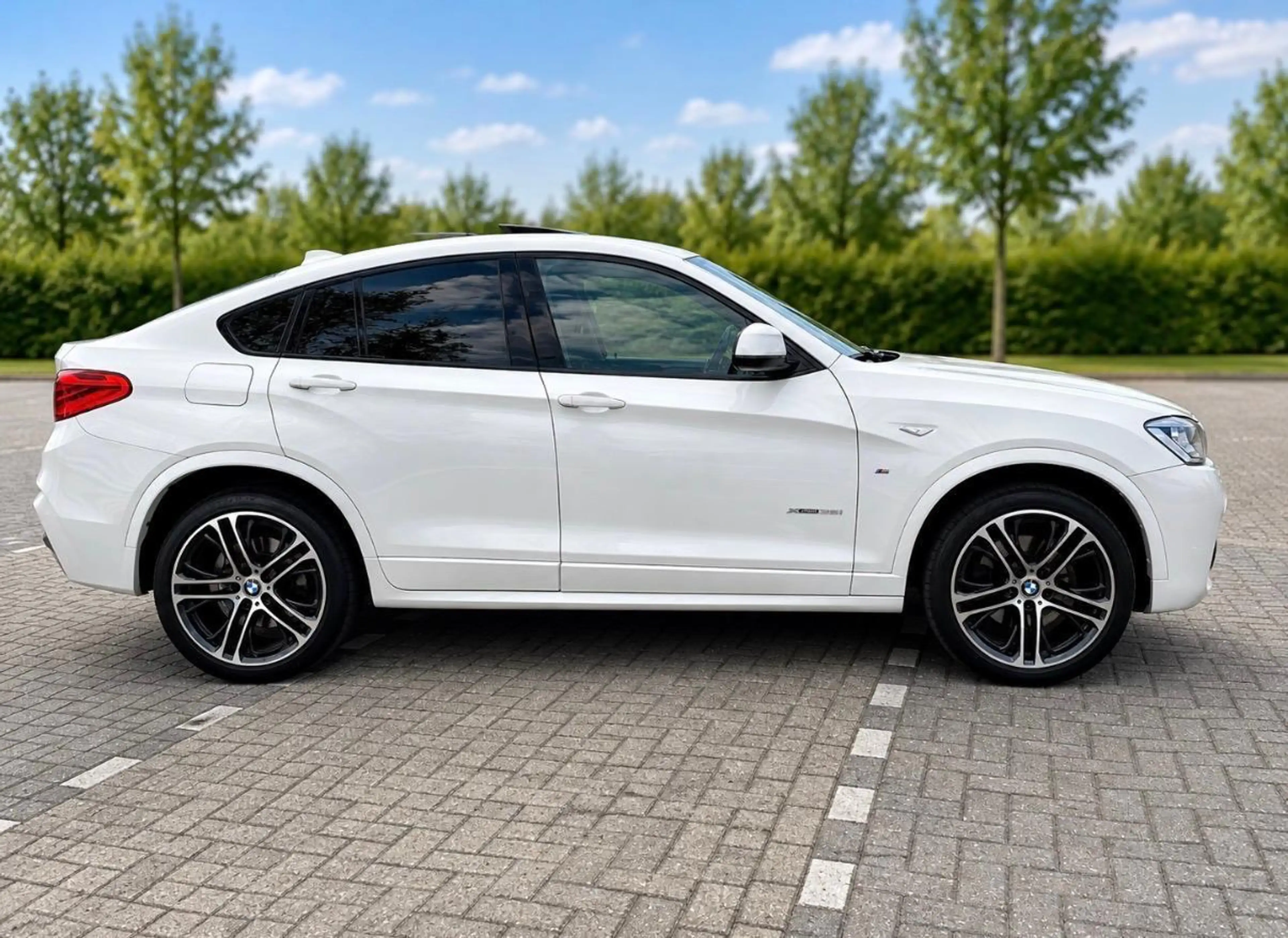BMW X4 xDrive35i High Executive — photo 10
