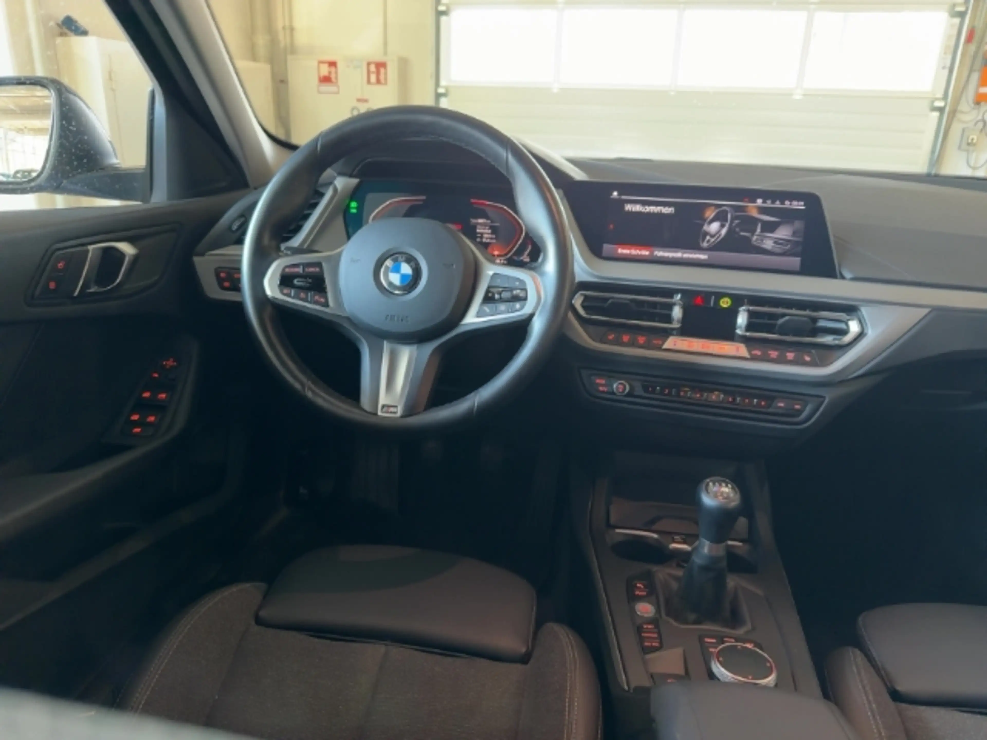 BMW 118 i 5-Türer Navi Digitales Cockpit LED Sperrdiff. Ap — photo 8
