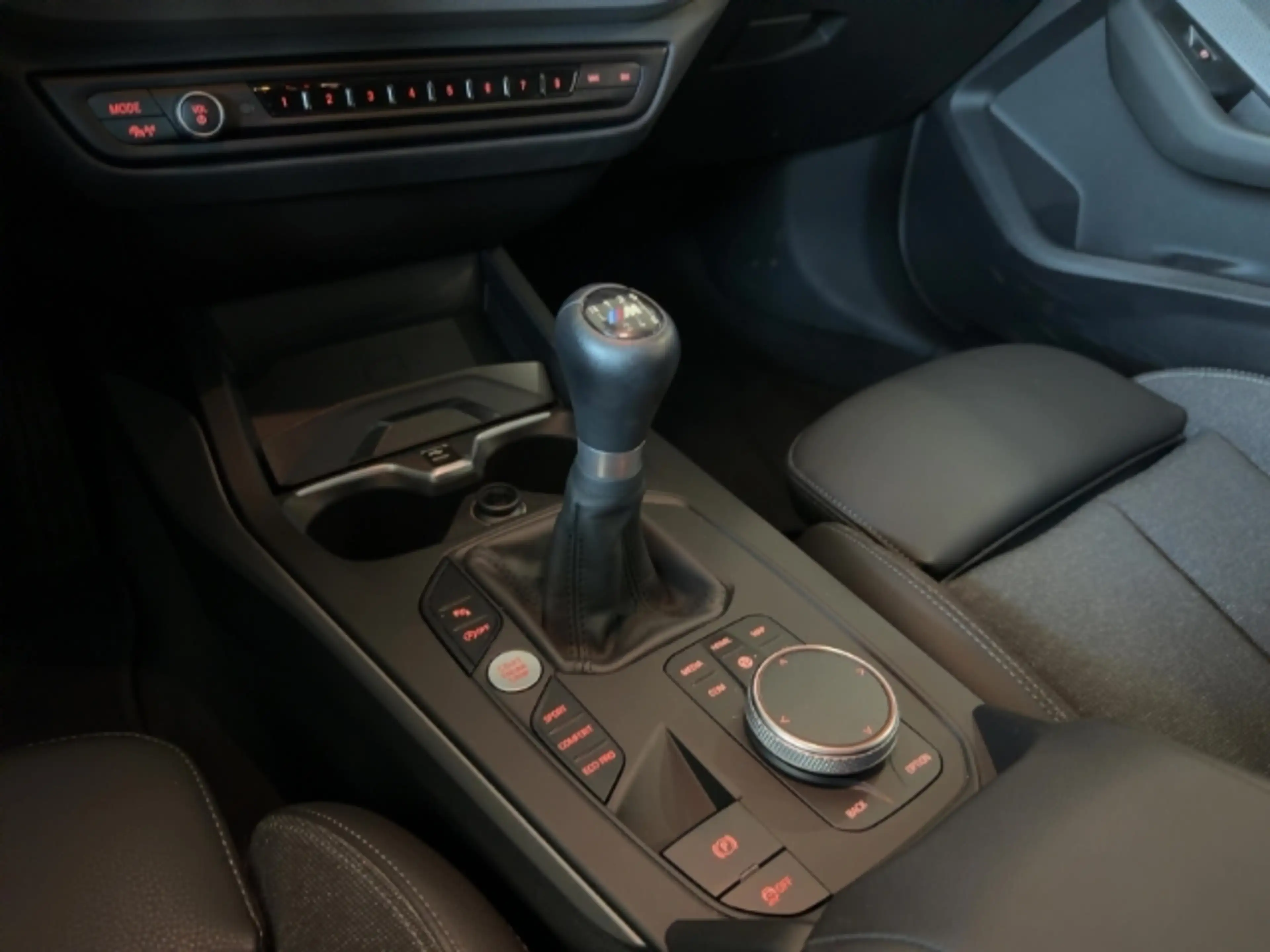 BMW 118 i 5-Türer Navi Digitales Cockpit LED Sperrdiff. Ap — photo 11