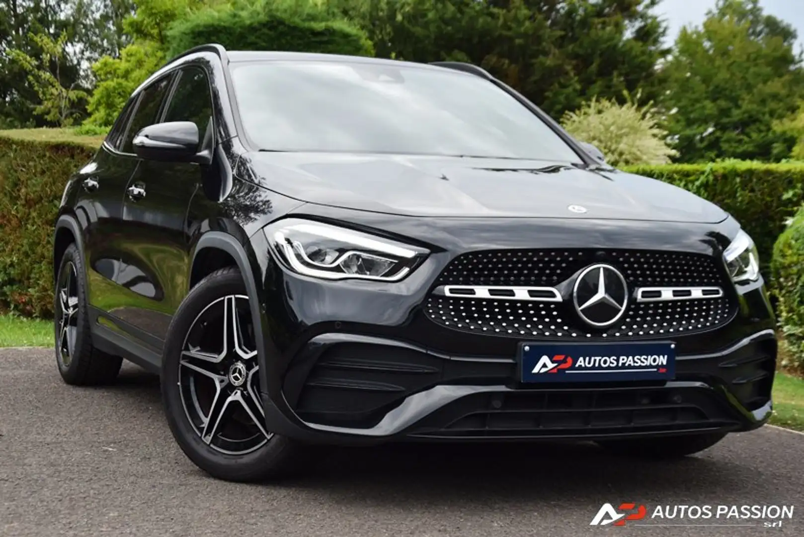 Mercedes-Benz GLA 200 d 9G-Tronic Pack AMG & Shadow Line | Carplay Černá - 1