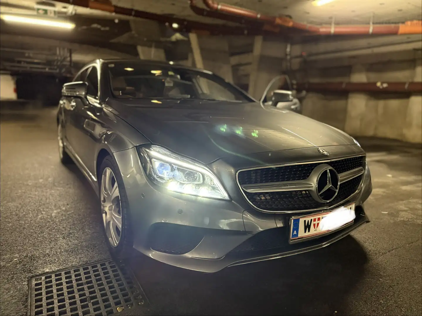 Mercedes-Benz CLS 220 220d AMG Line Grau - 2