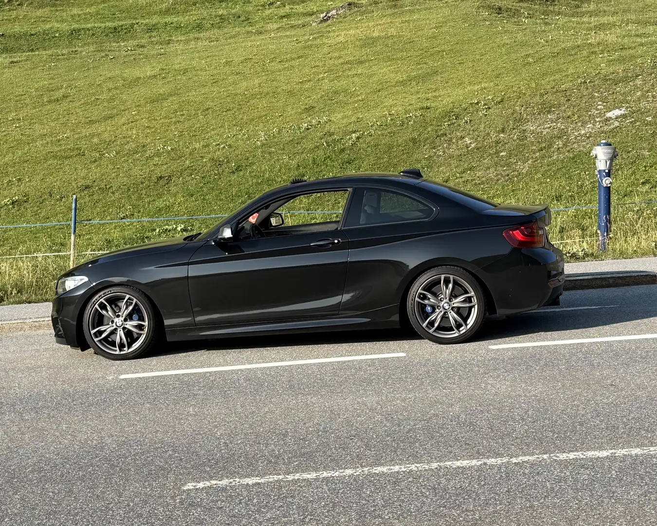BMW 235 M235i Coupé xDrive Aut. *GSD*H/K*KEYLESS*LHZ* Schwarz - 2