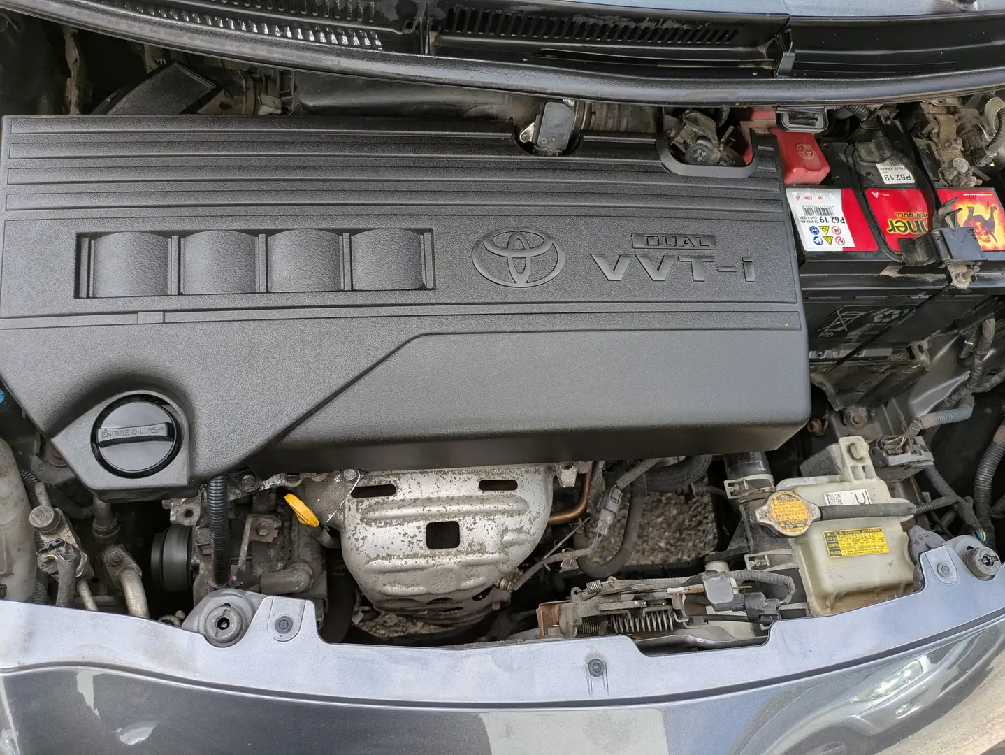 Toyota Yaris Motor 1,3 Ltr. - 73 kW 16V KAT Grau - 2