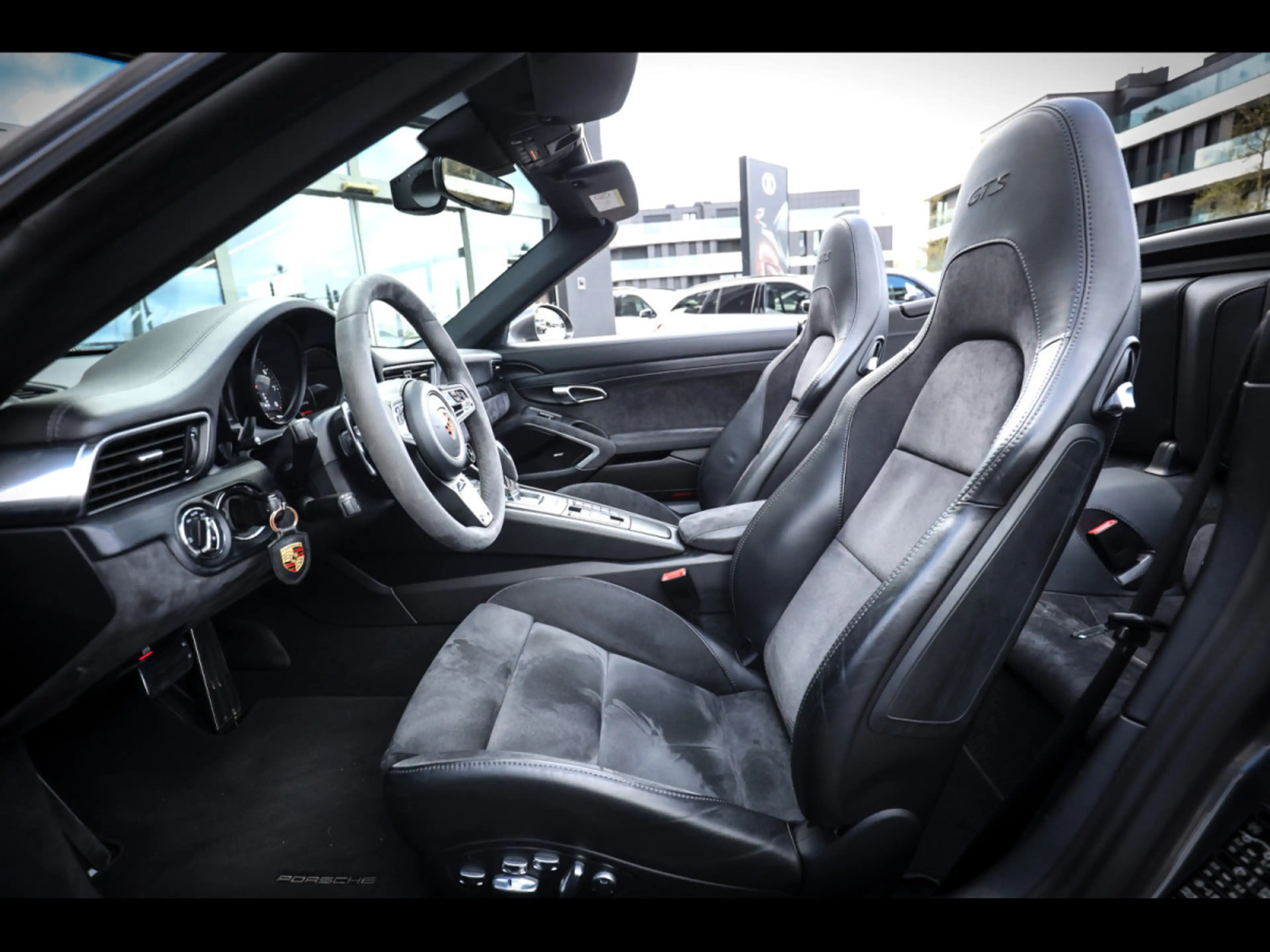Porsche 911 991.2 CARRERA GTS CABRIOLET PDK°APPROVED 1/27°LIFT — photo 10
