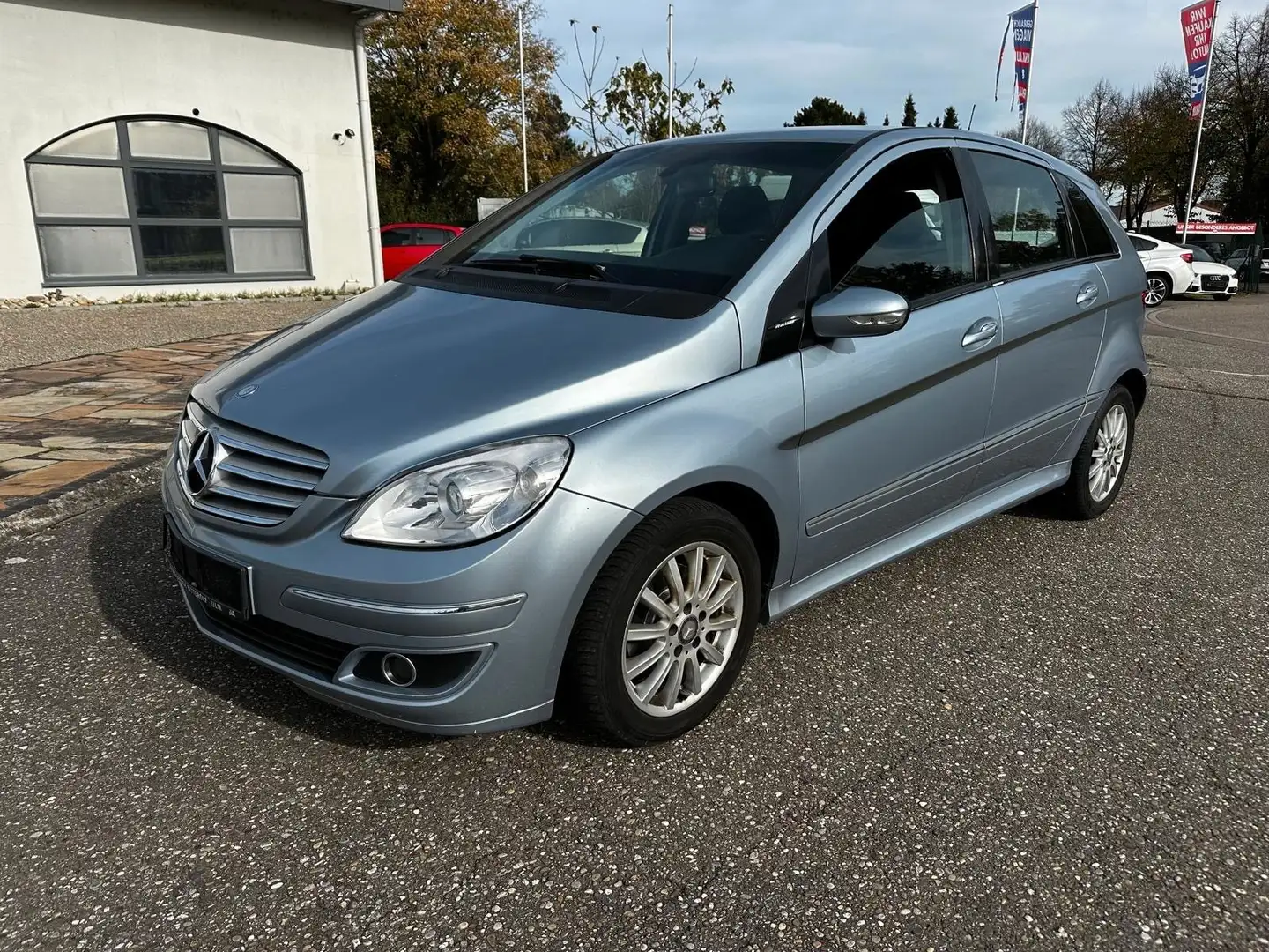 Mercedes-Benz B 200 B-Klasse 200 AUTOMATIK Benzin TÜV 10/27 - 1