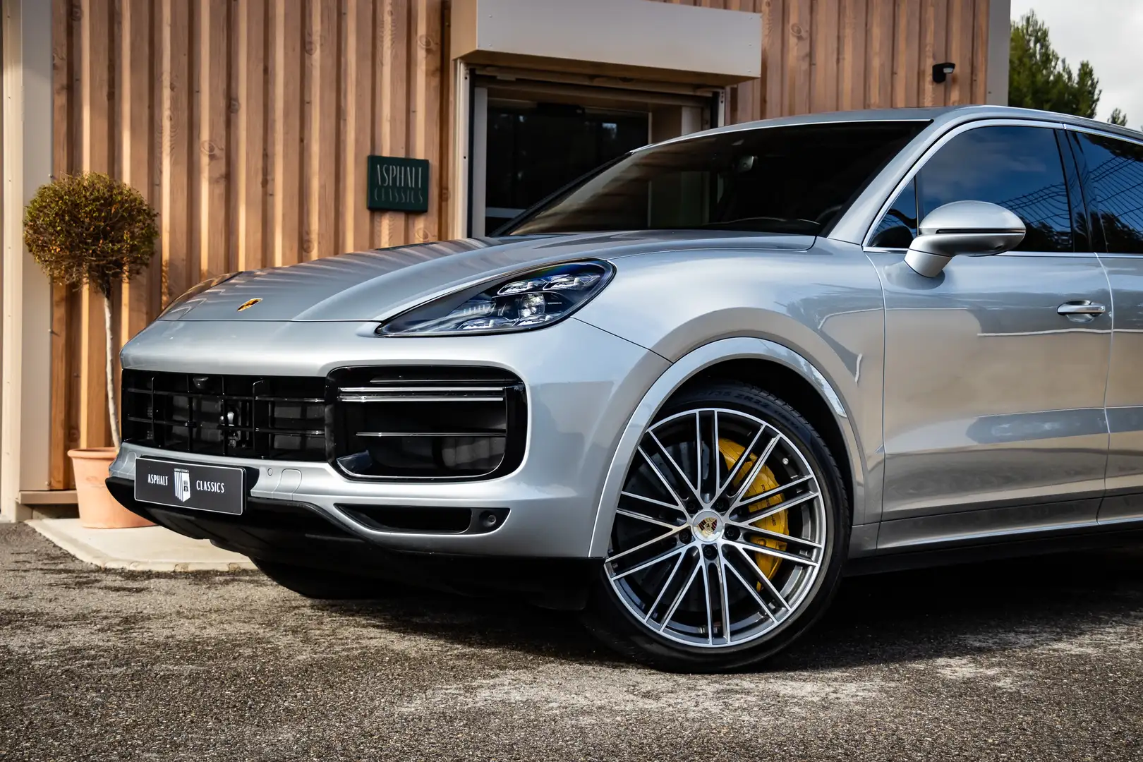 Porsche Cayenne TURBO S 4.0 V8 E-HYBRID 680 - 2