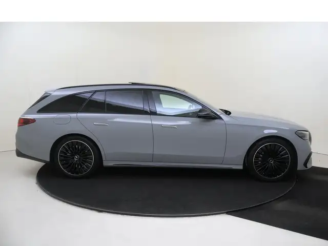 Mercedes-Benz E-Class view 9