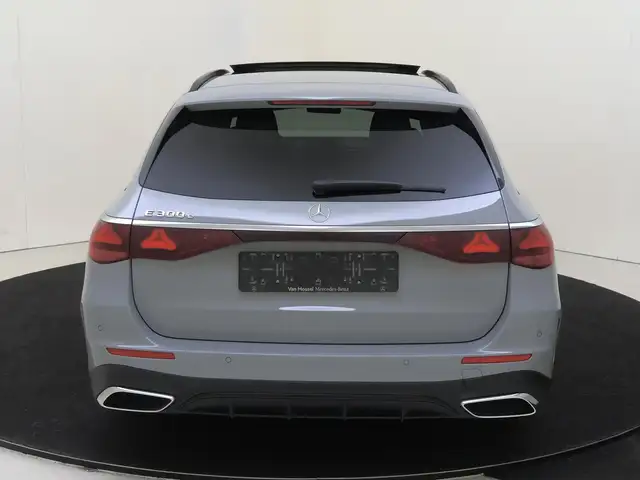Mercedes-Benz E-Class view 7