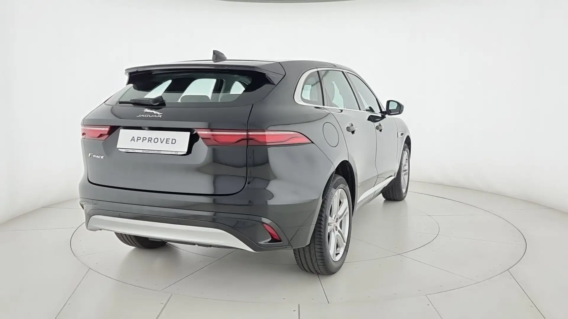Jaguar F-Pace 2.0 D 163 CV AWD aut. SE Noir - 2